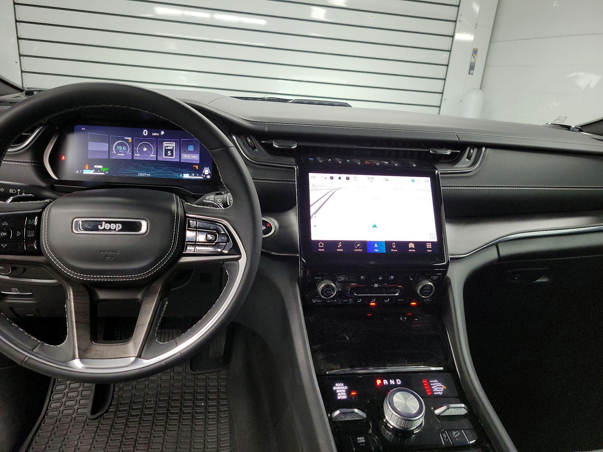 Thumbnail: 2023 Jeep Grand Cherokee - 9