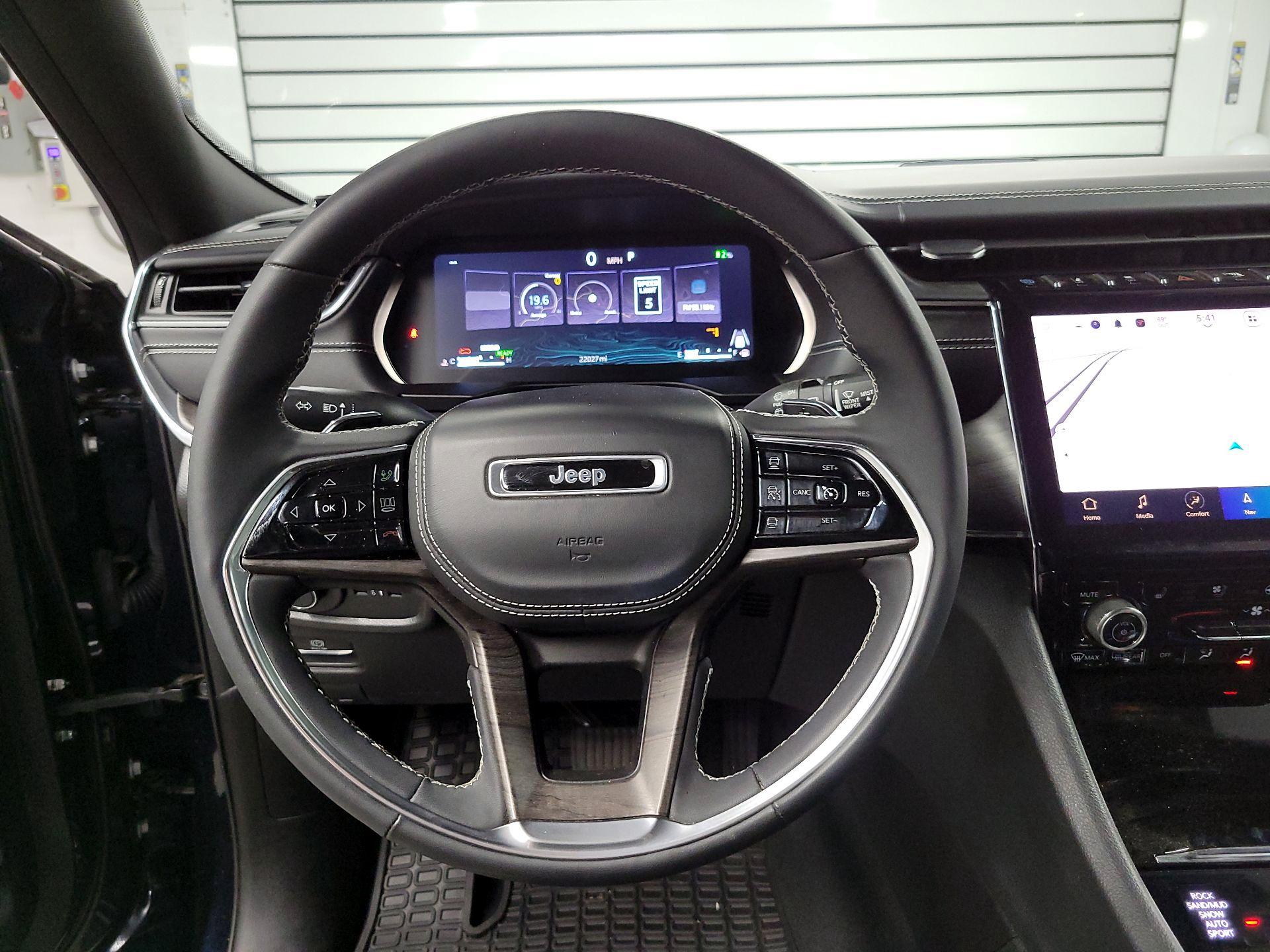 Thumbnail: 2023 Jeep Grand Cherokee - 10