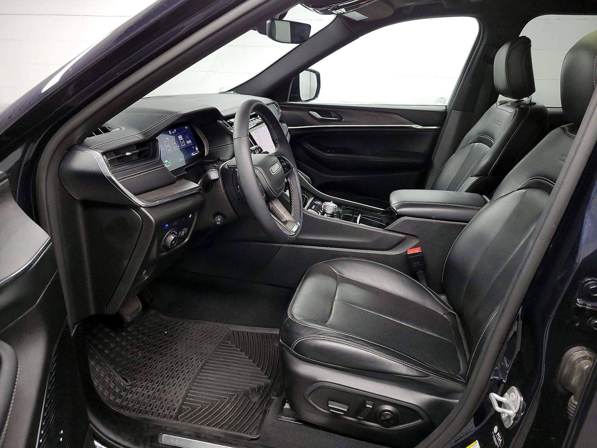 Thumbnail: 2023 Jeep Grand Cherokee - 11