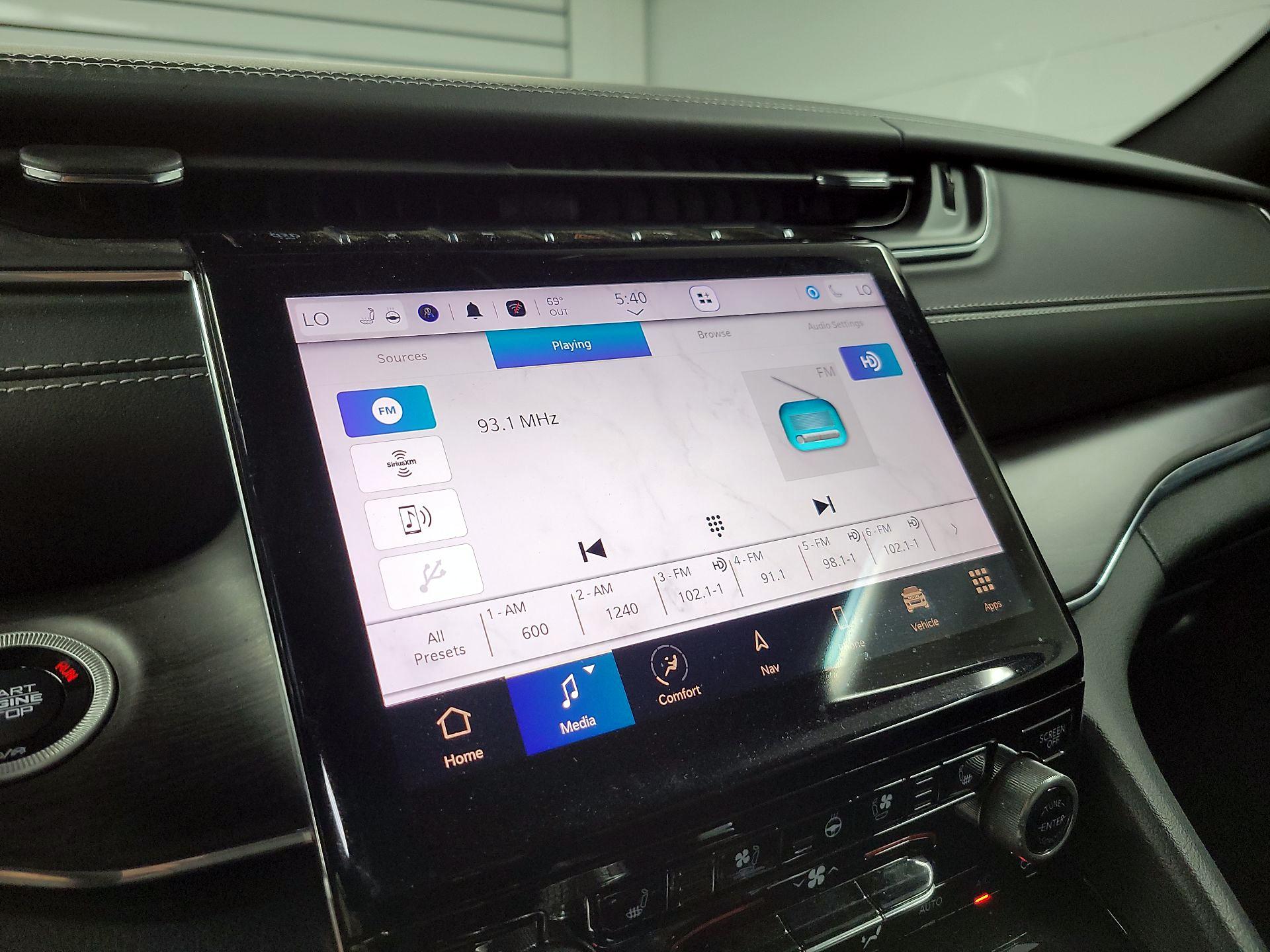 Thumbnail: 2023 Jeep Grand Cherokee - 16