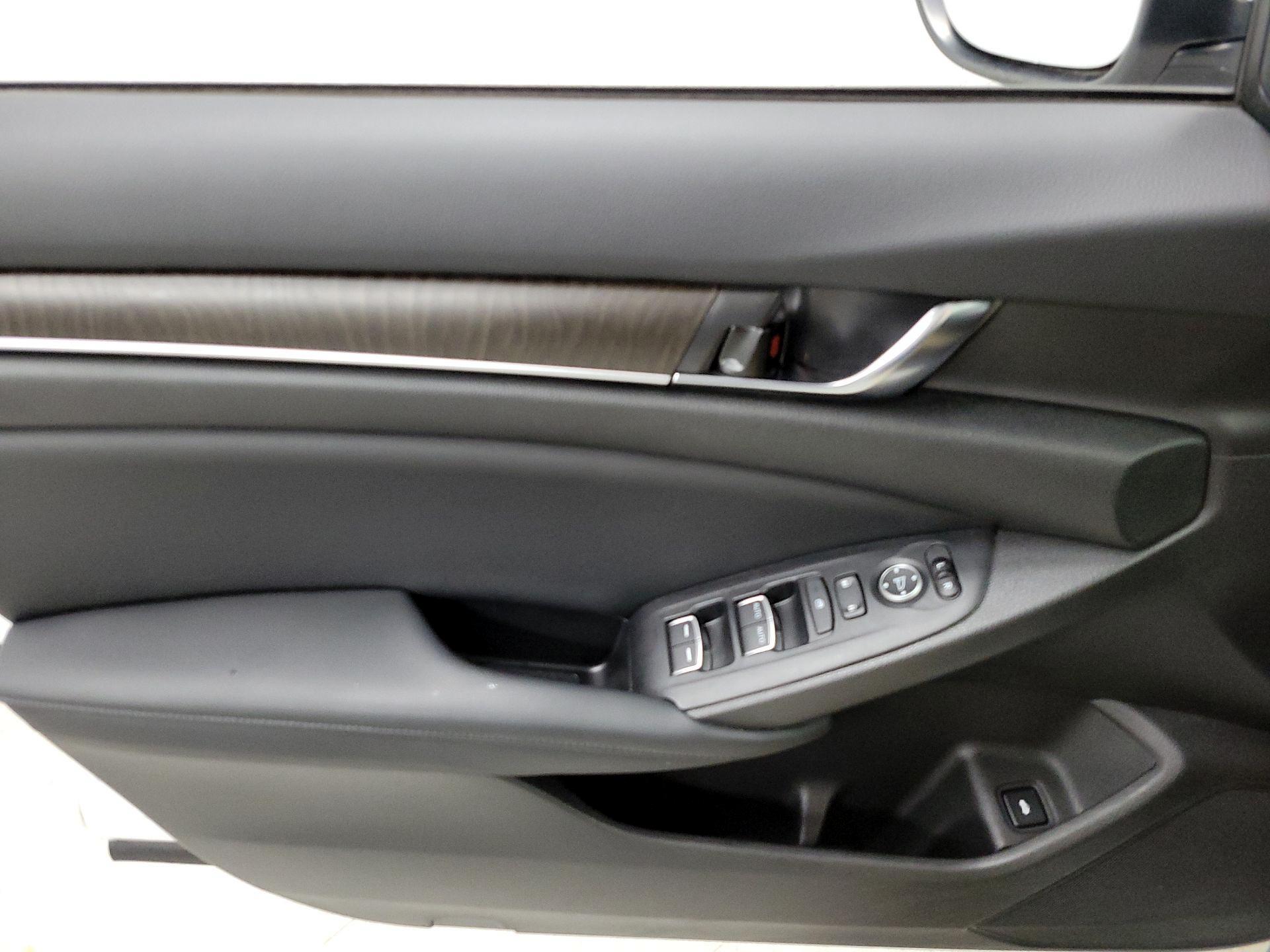 Thumbnail: 2018 Honda Accord - 12