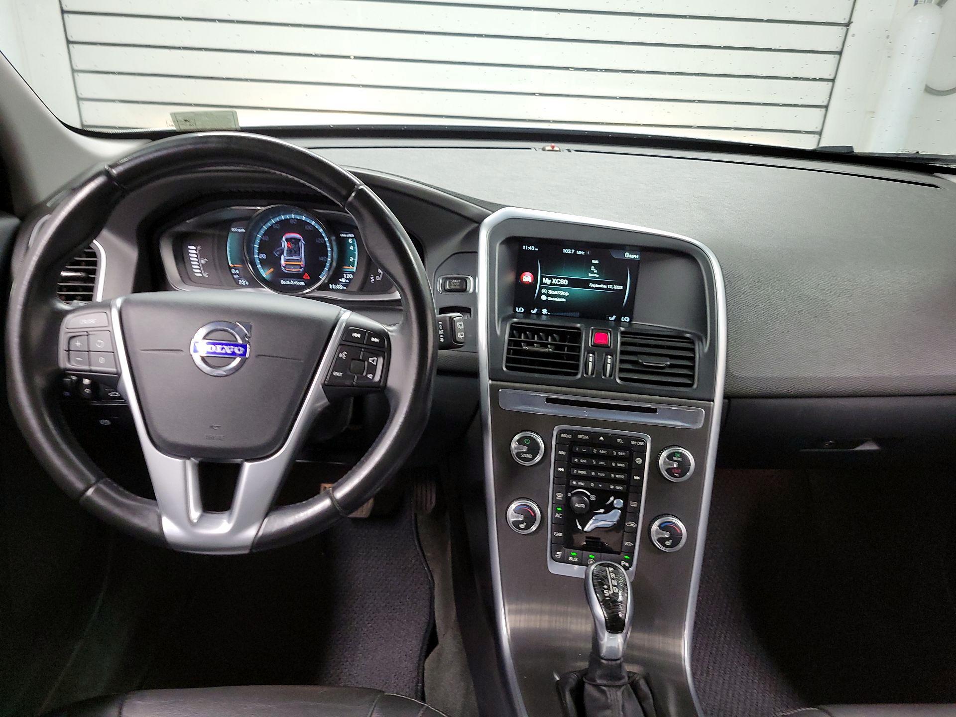 Thumbnail: 2016 Volvo XC60 - 9