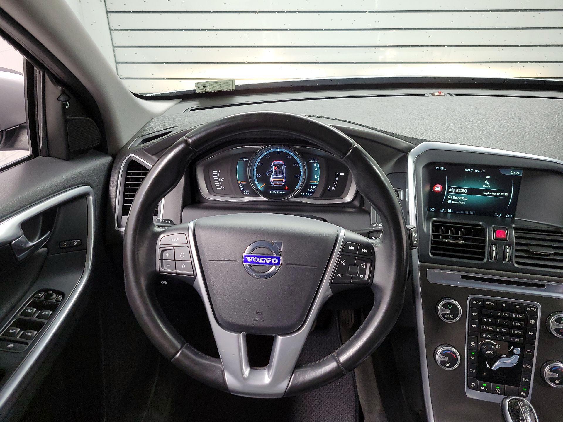 Thumbnail: 2016 Volvo XC60 - 10