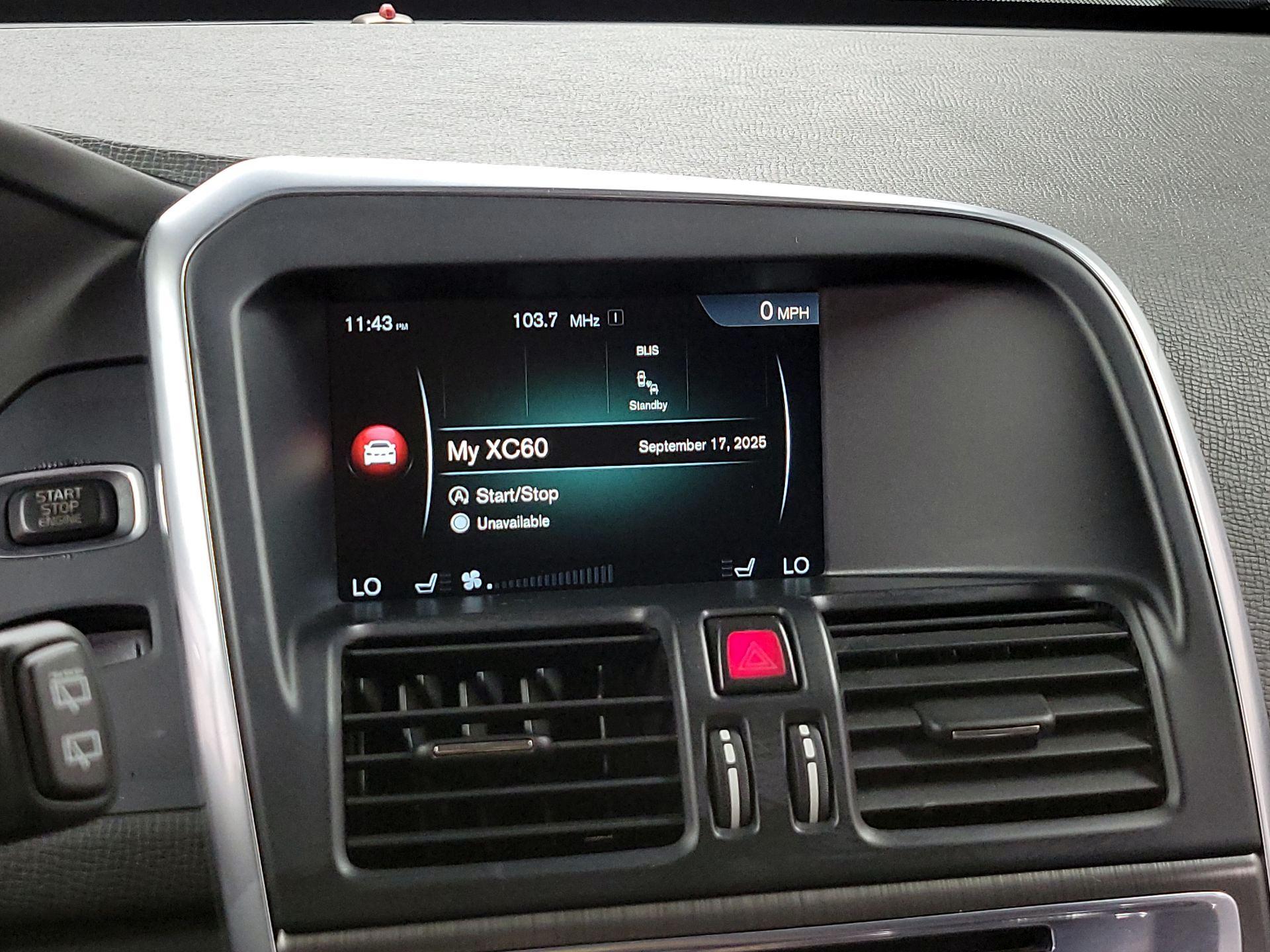 Thumbnail: 2016 Volvo XC60 - 14