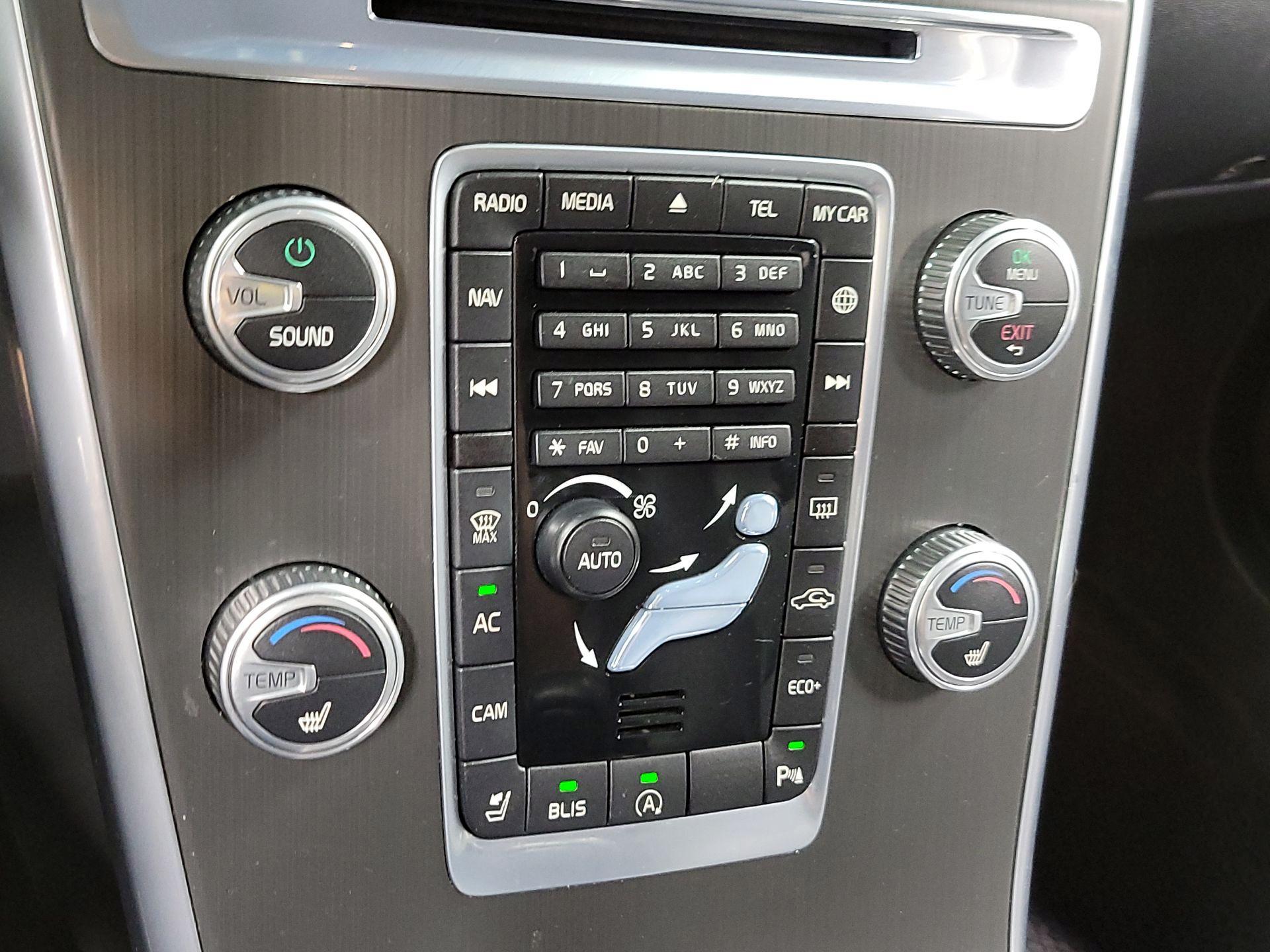 Thumbnail: 2016 Volvo XC60 - 15