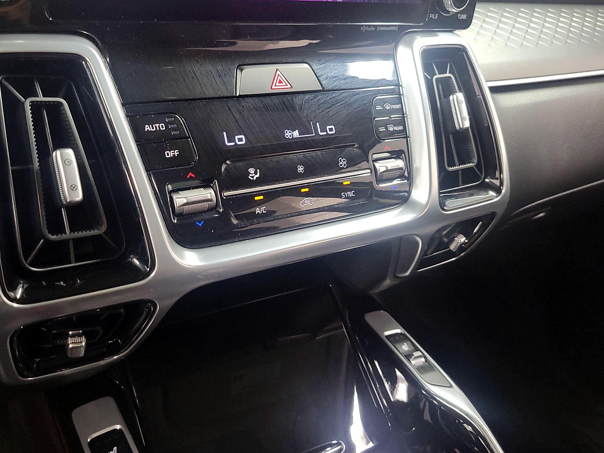 Thumbnail: 2023 Kia Sorento - 16