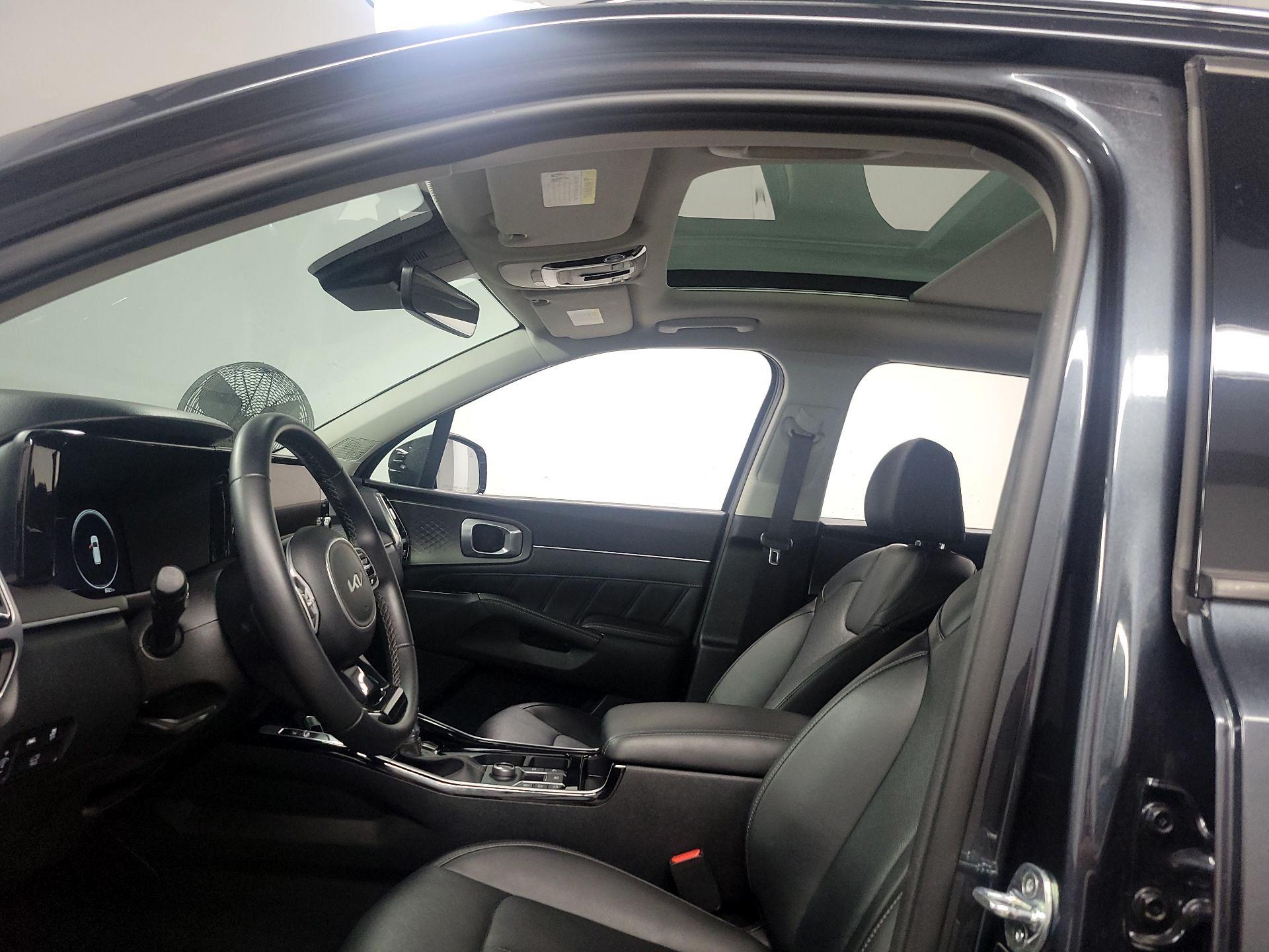 Thumbnail: 2023 Kia Sorento - 18