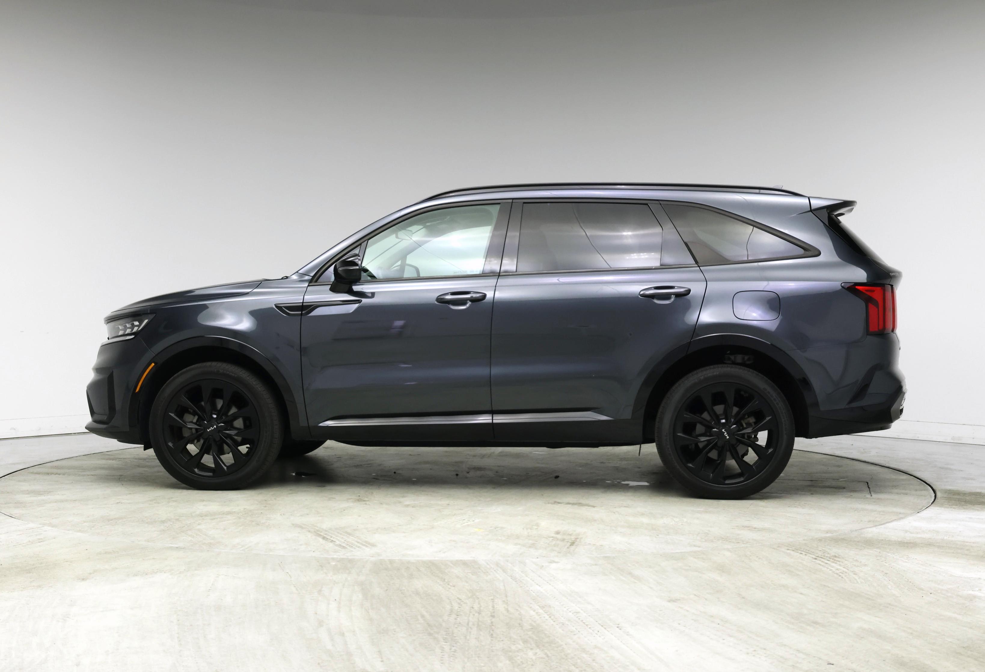 Thumbnail: 2023 Kia Sorento - 3