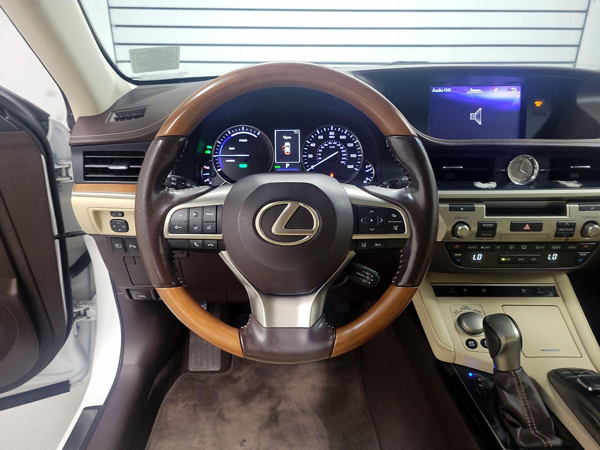 Thumbnail: 2017 Lexus ES - 10