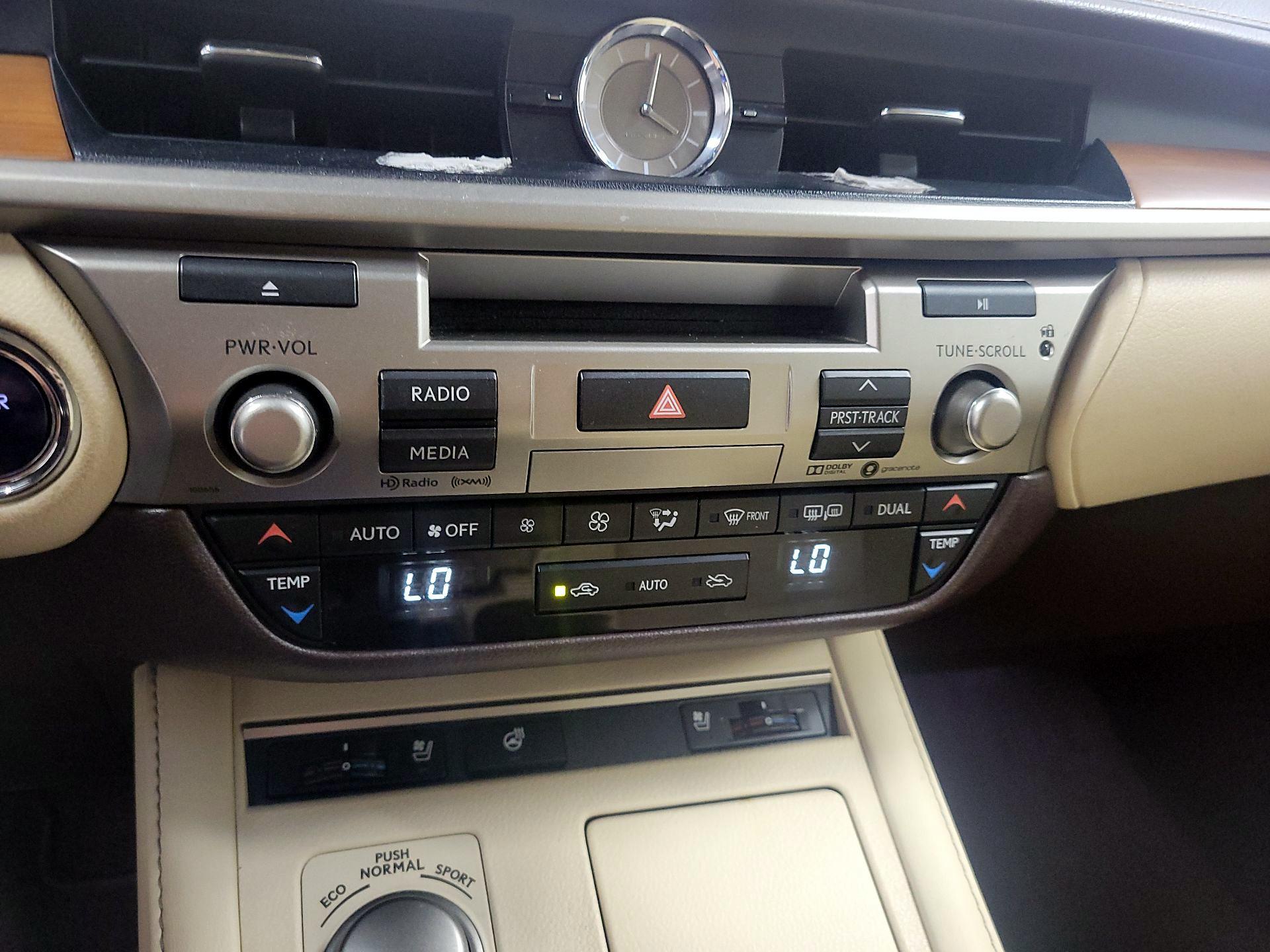 Thumbnail: 2017 Lexus ES - 15