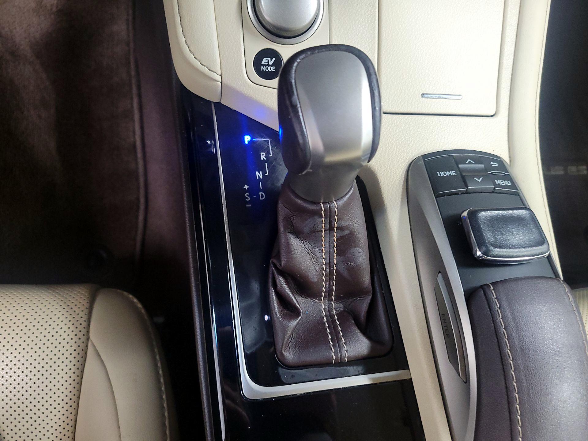 Thumbnail: 2017 Lexus ES - 16
