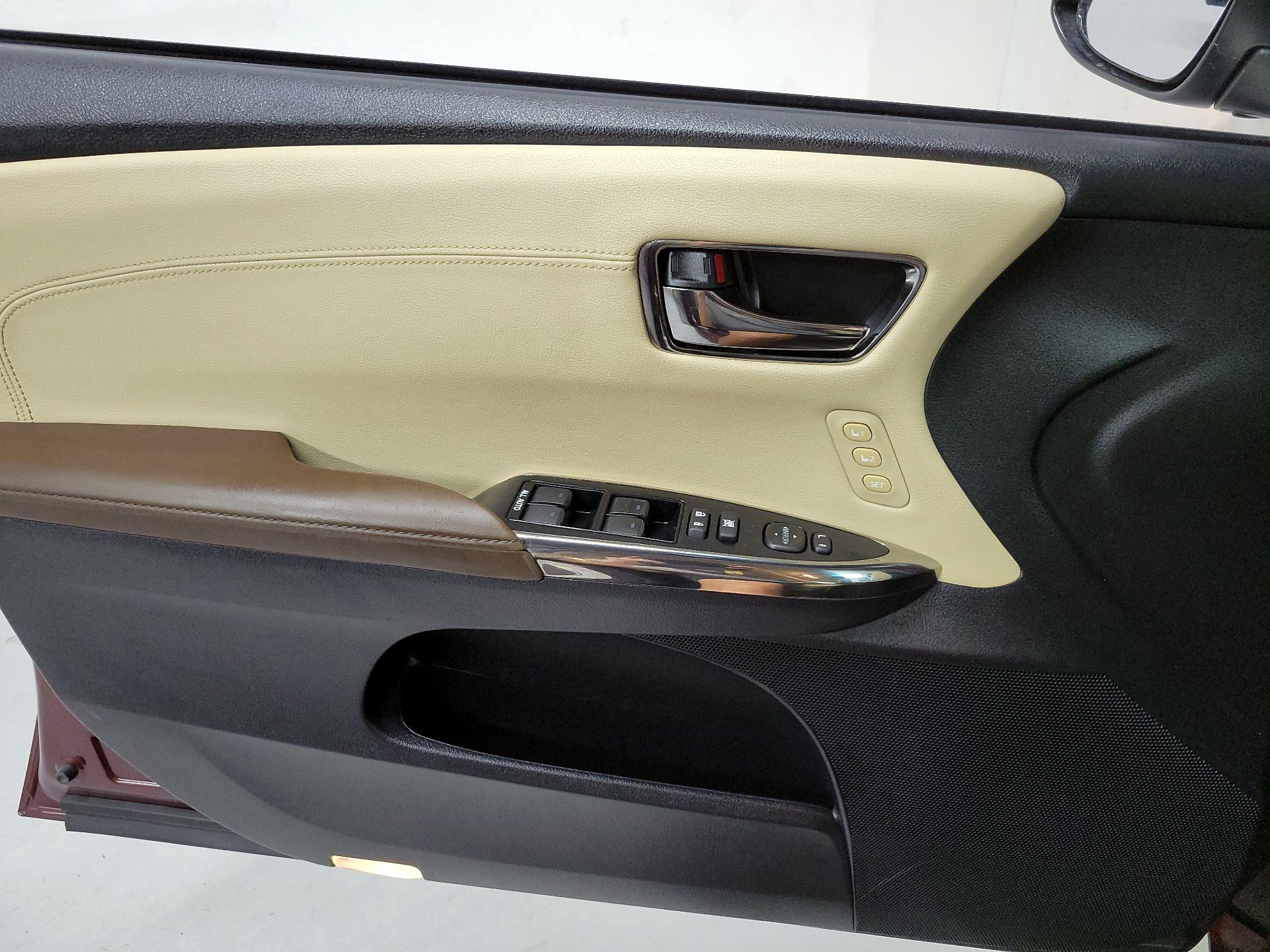 Thumbnail: 2015 Toyota Avalon - 12