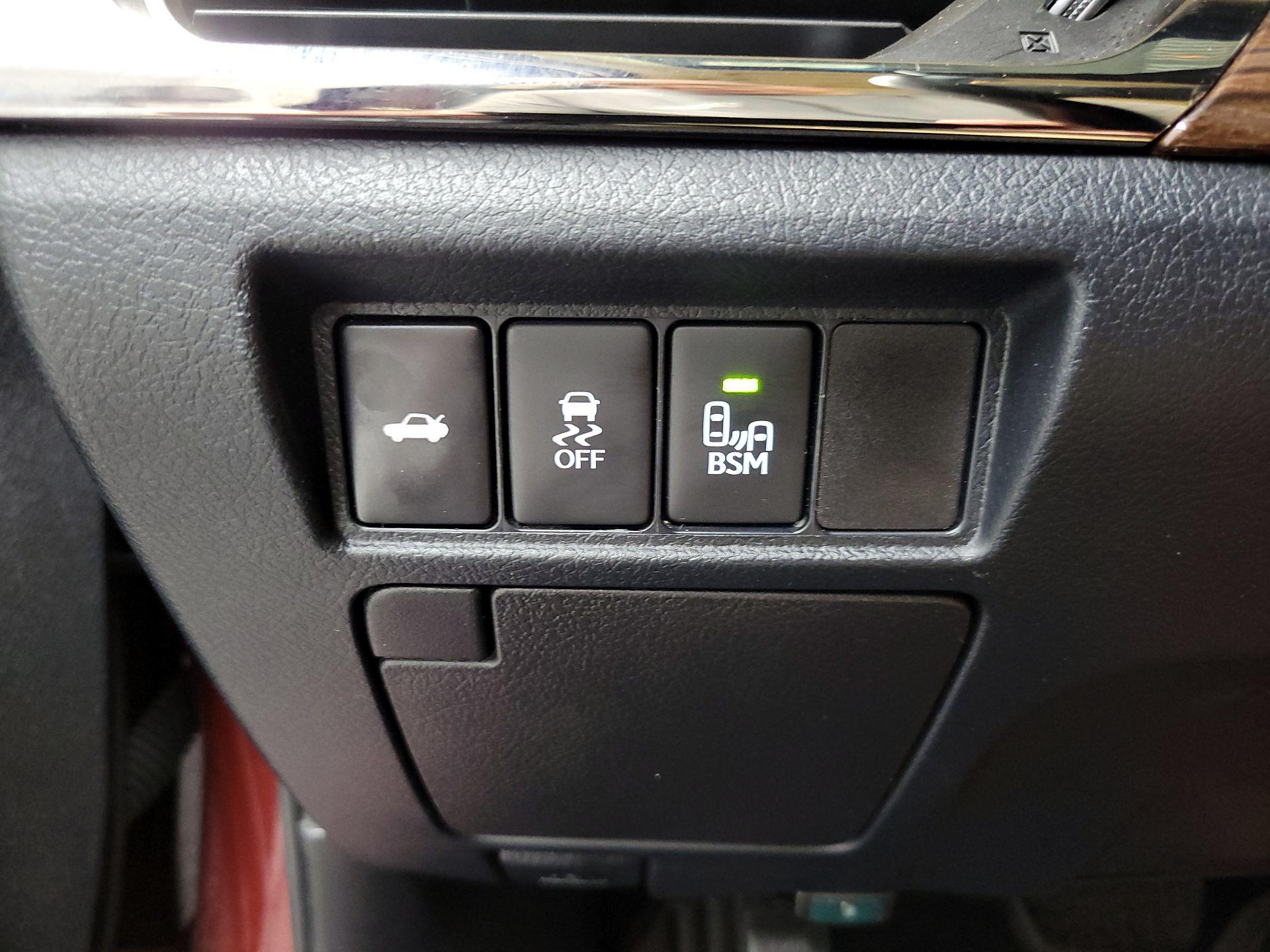 Thumbnail: 2015 Toyota Avalon - 13