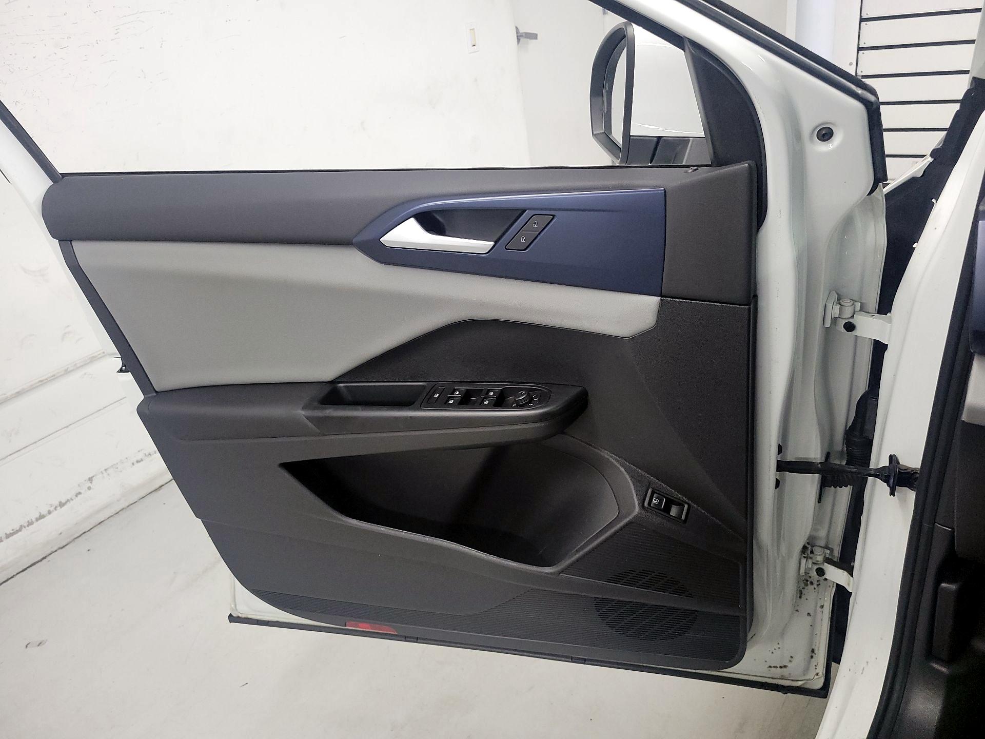 Thumbnail: 2022 Volkswagen Taos - 12