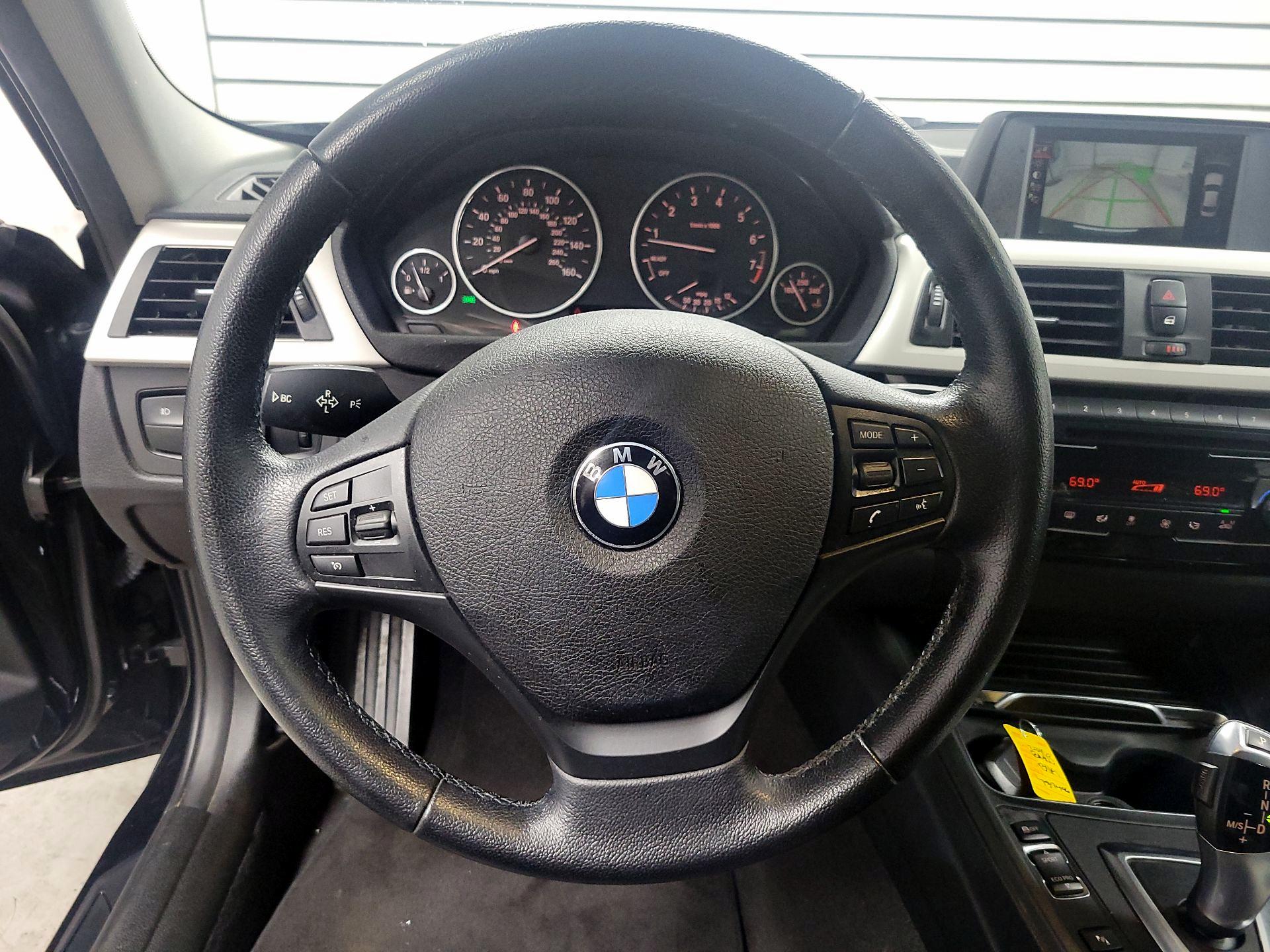 Thumbnail: 2016 BMW 3 Series - 10