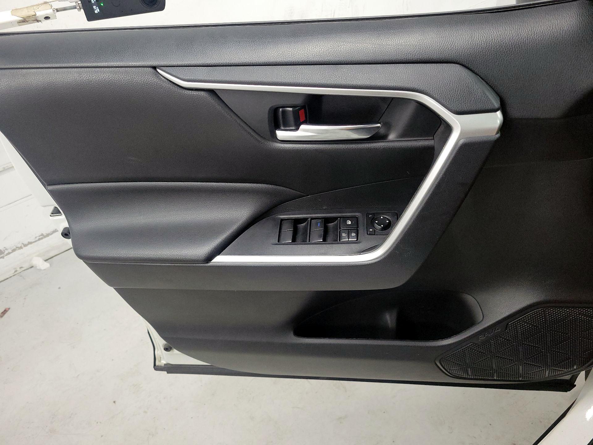 Thumbnail: 2021 Toyota RAV4 - 12