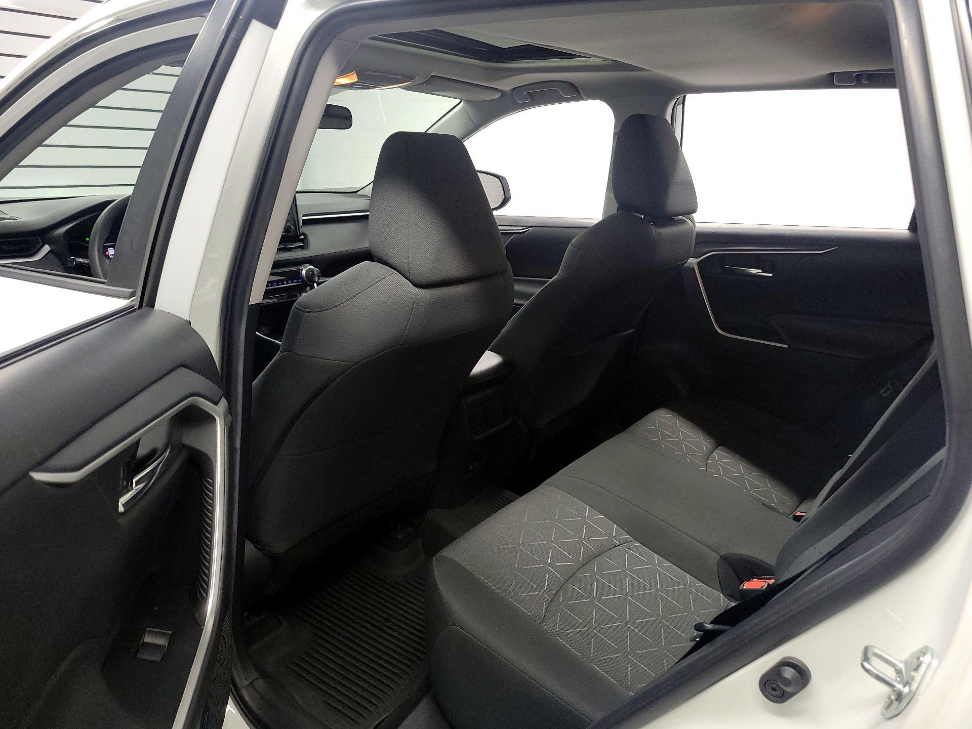 Thumbnail: 2021 Toyota RAV4 - 20