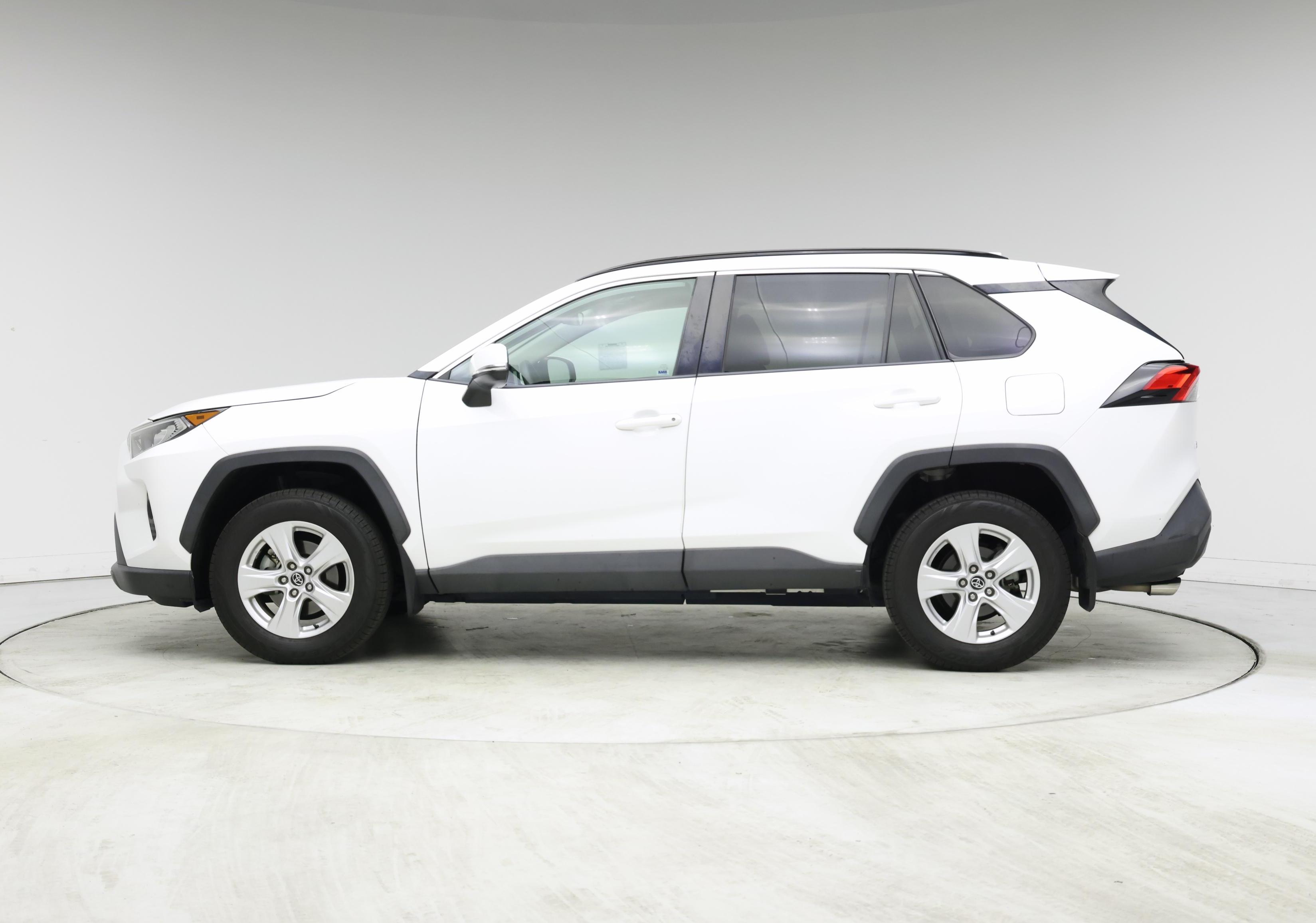 Thumbnail: 2021 Toyota RAV4 - 3