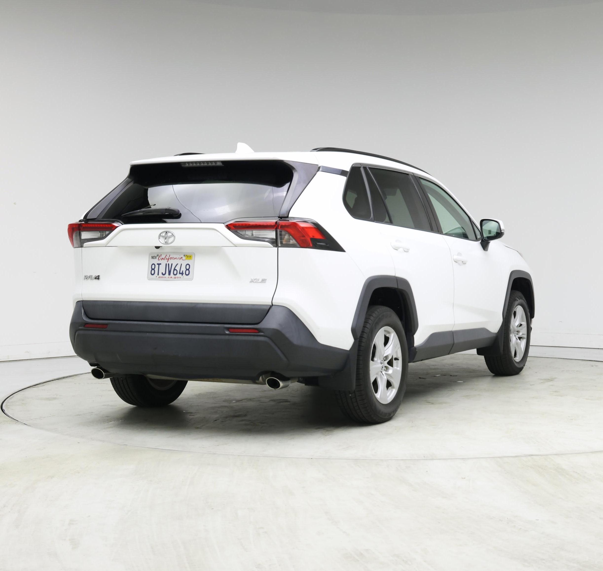 Thumbnail: 2021 Toyota RAV4 - 8
