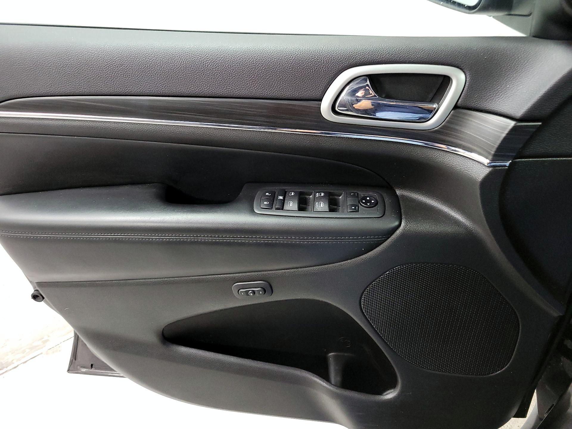 Thumbnail: 2019 Jeep Grand Cherokee - 12