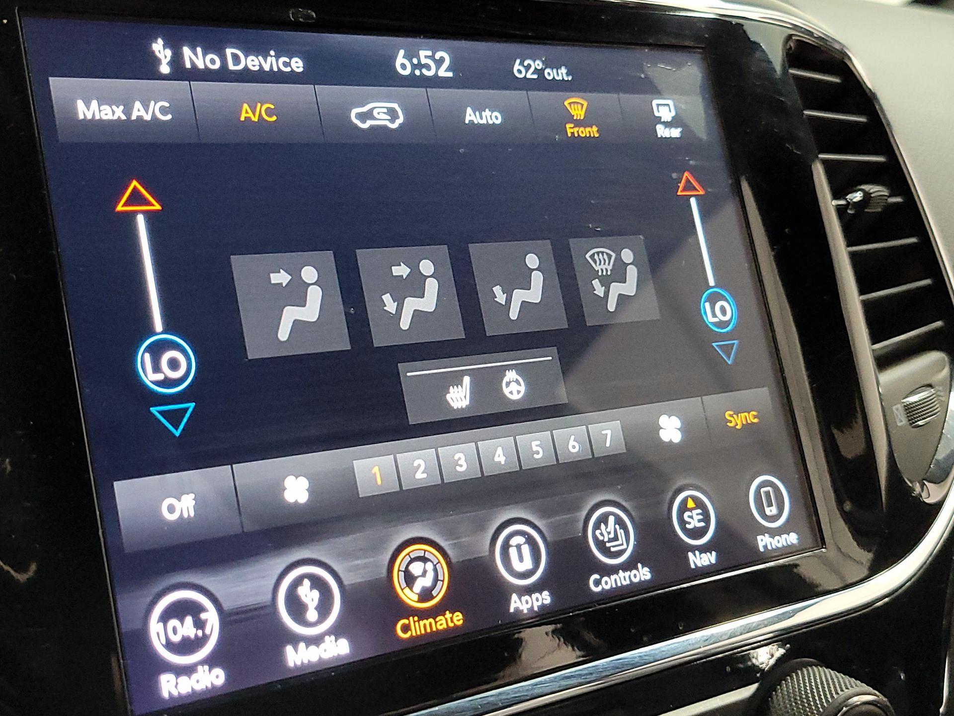 Thumbnail: 2019 Jeep Grand Cherokee - 17