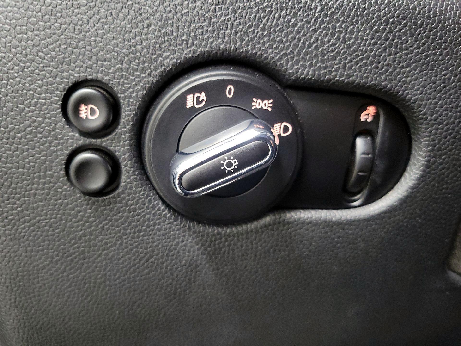 Thumbnail: 2016 MINI Cooper Hardtop - 13