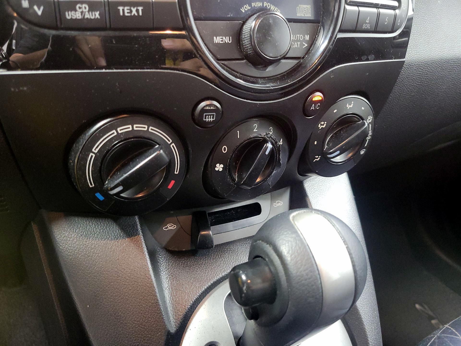 Thumbnail: 2014 Mazda Mazda2 - 14