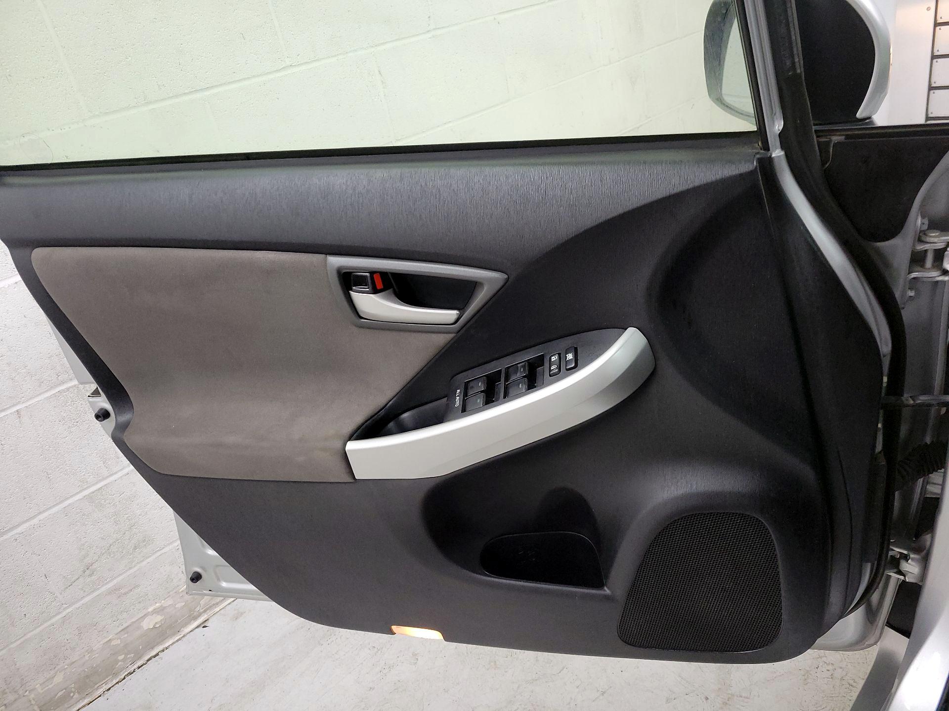Thumbnail: 2015 Toyota Prius - 12