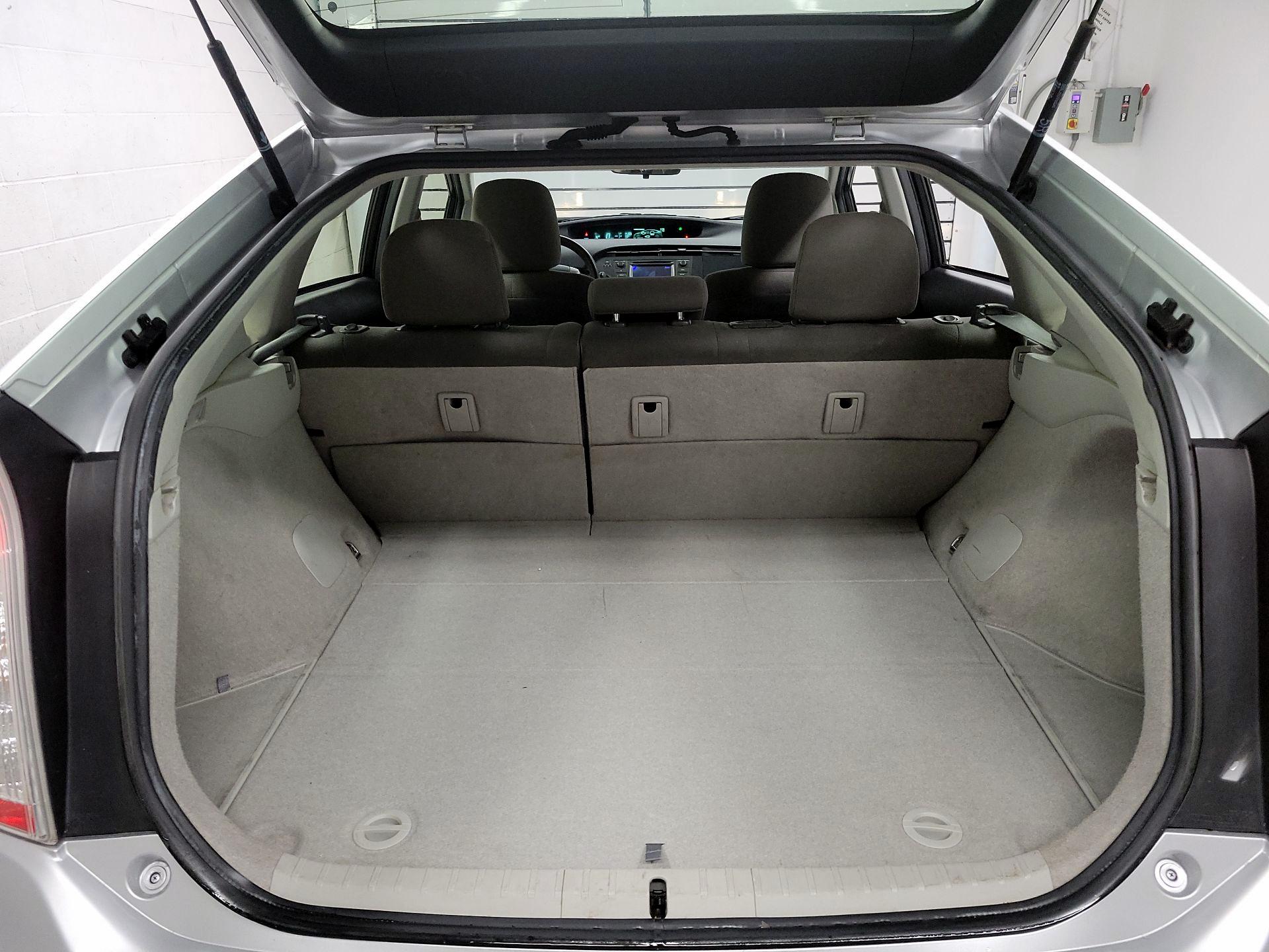 Thumbnail: 2015 Toyota Prius - 18