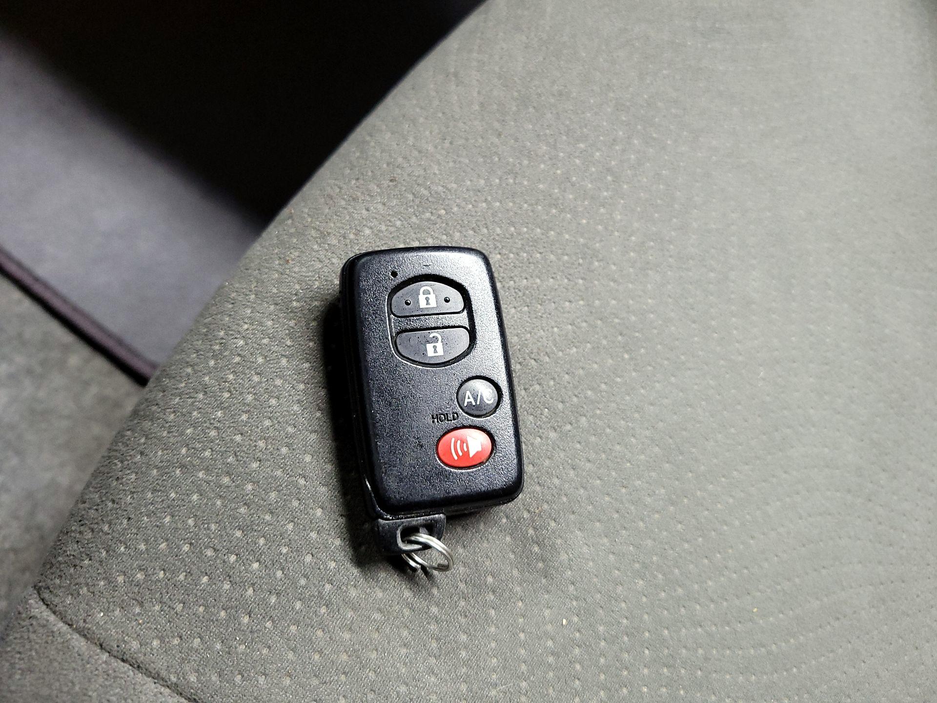 Thumbnail: 2015 Toyota Prius - 20