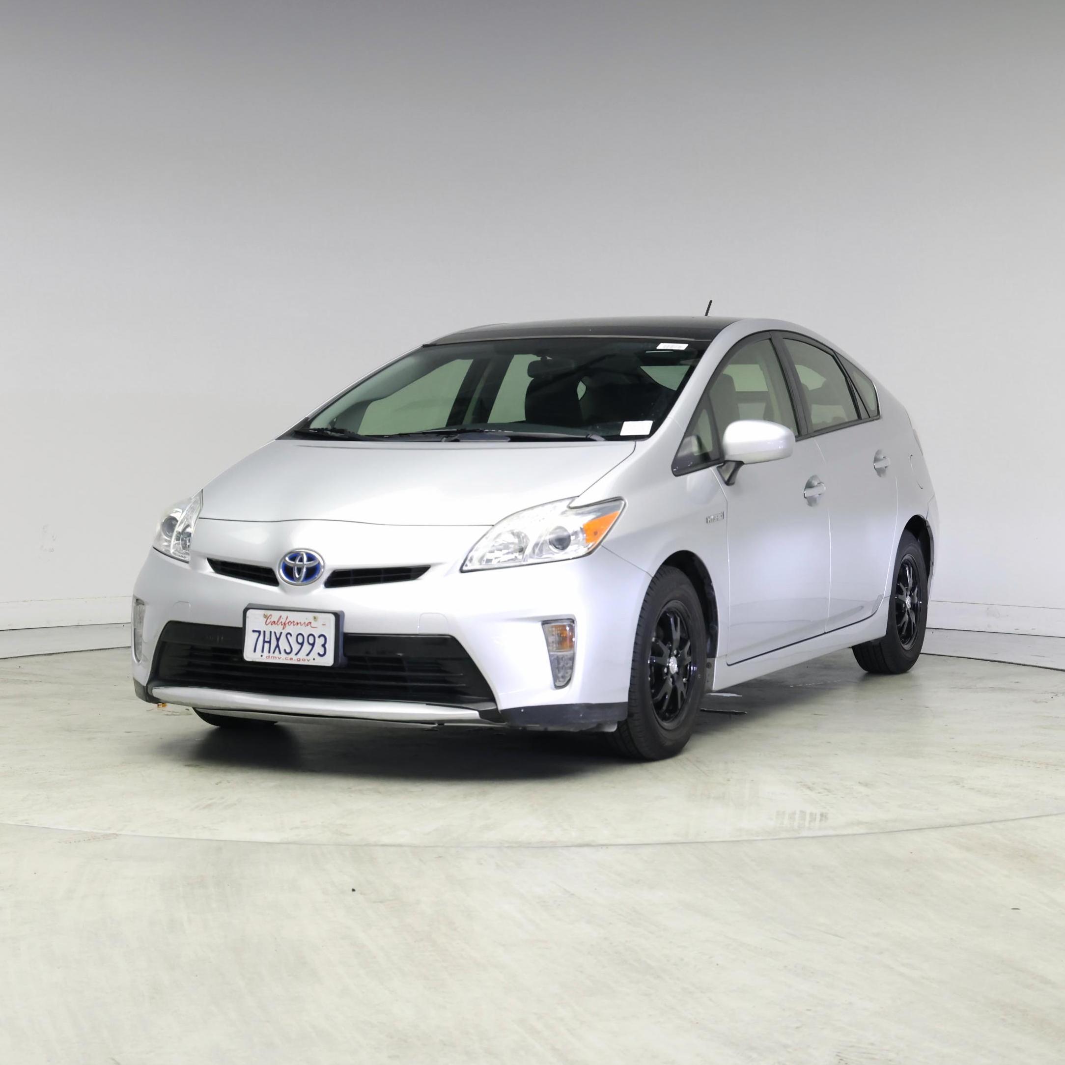 Thumbnail: 2015 Toyota Prius - 4