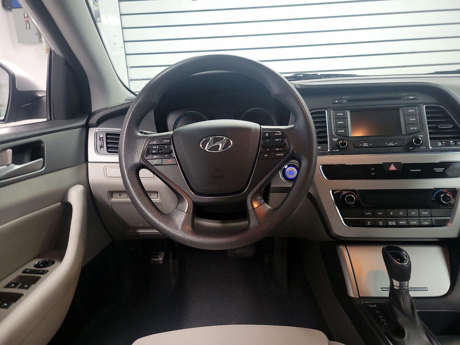 Thumbnail: 2016 Hyundai Sonata - 10