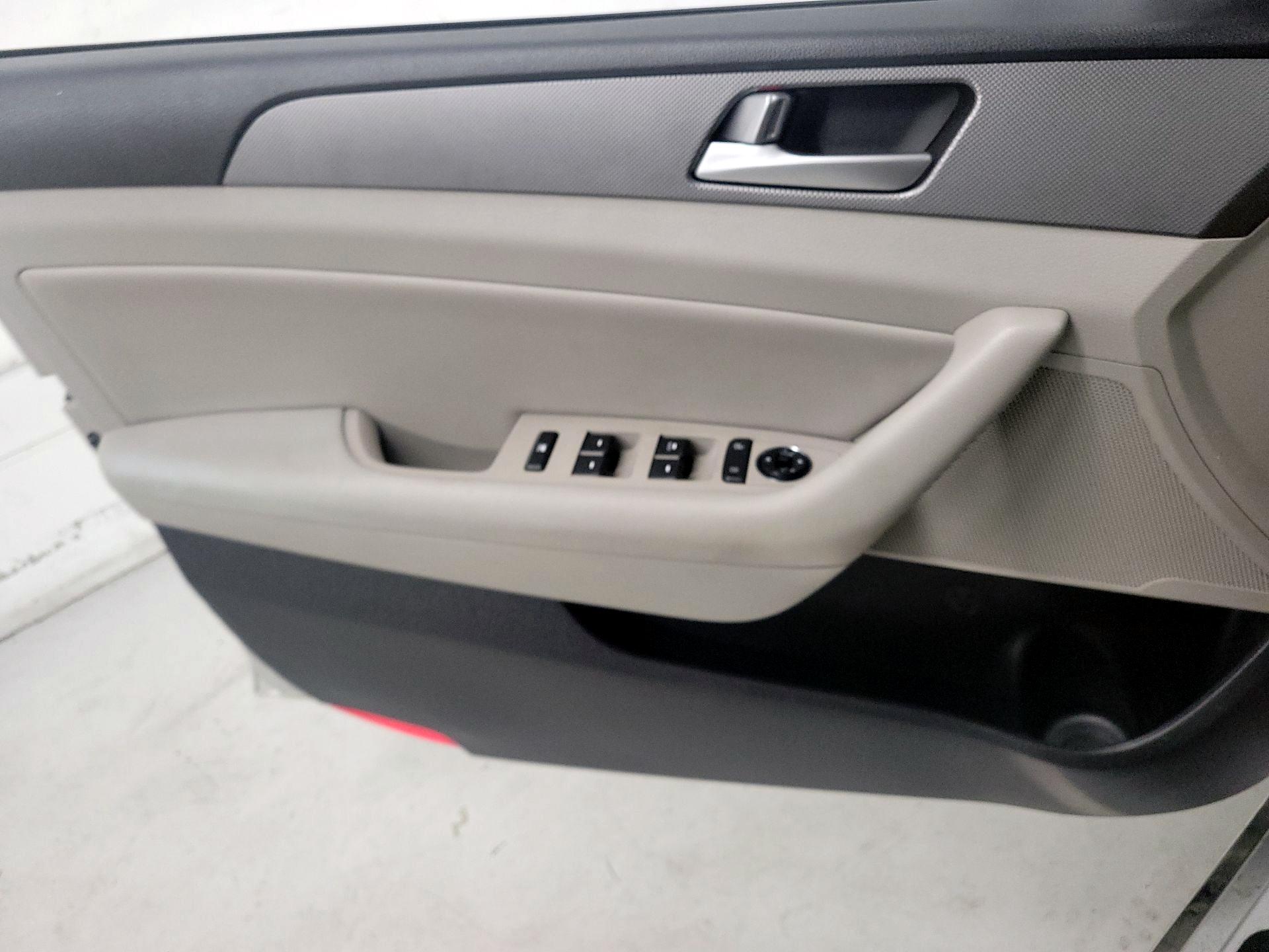 Thumbnail: 2016 Hyundai Sonata - 12