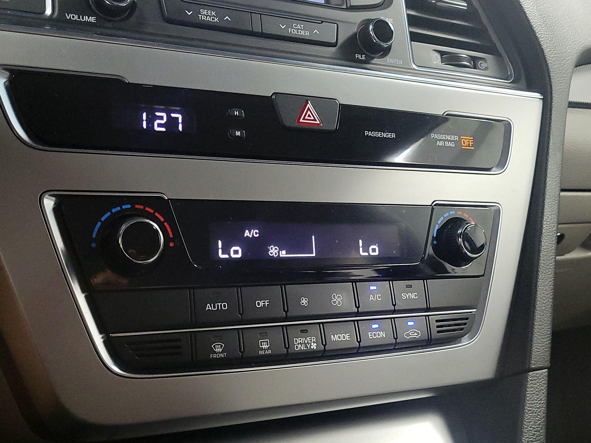 Thumbnail: 2016 Hyundai Sonata - 16