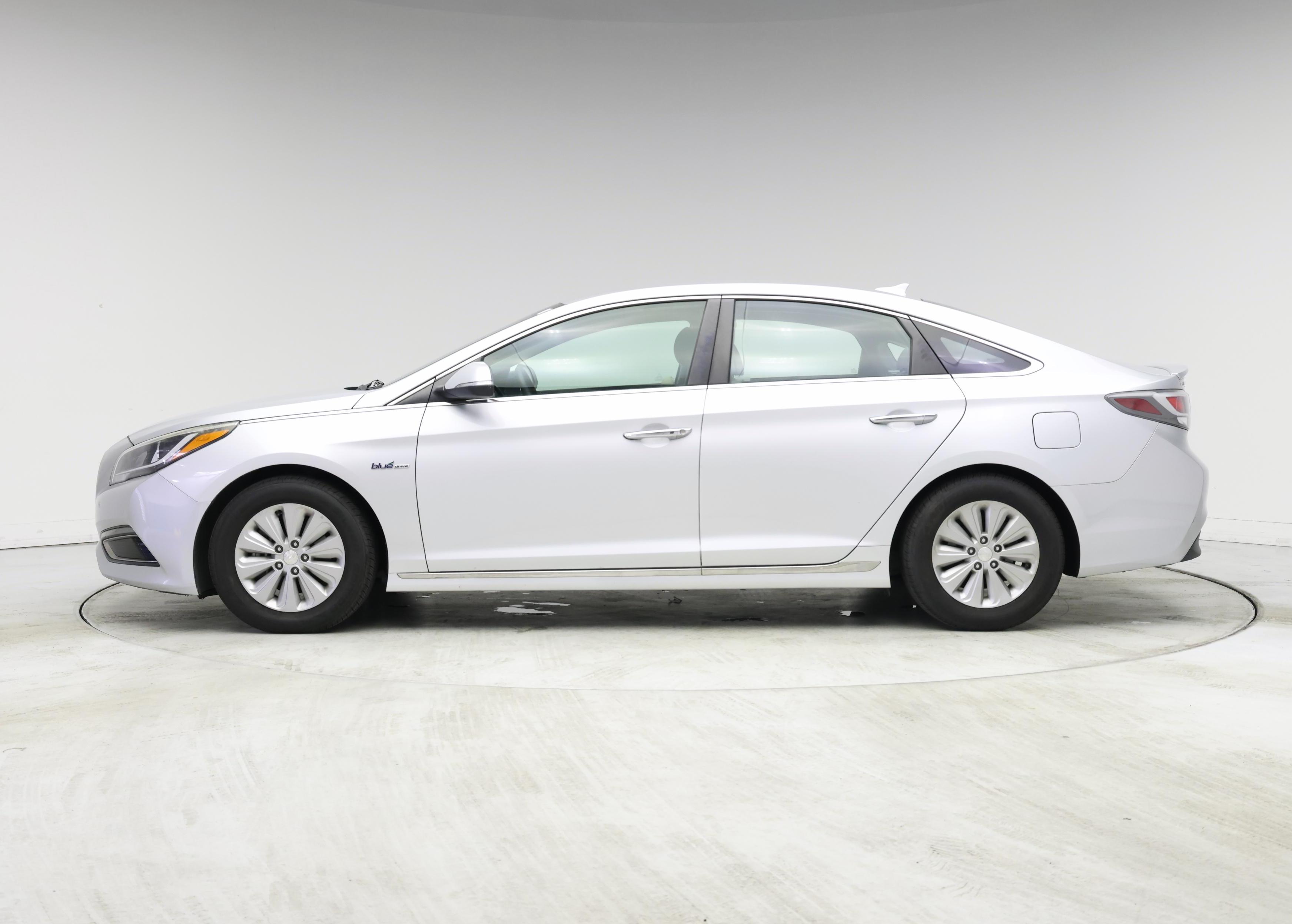 Thumbnail: 2016 Hyundai Sonata - 3