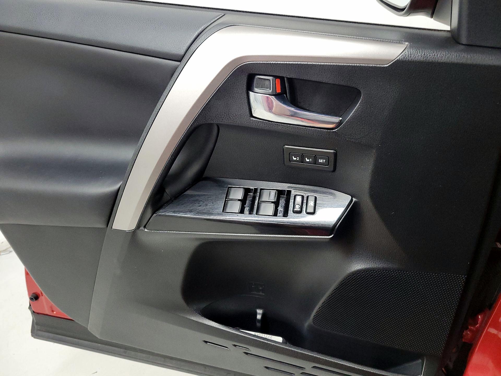 Thumbnail: 2016 Toyota RAV4 - 12