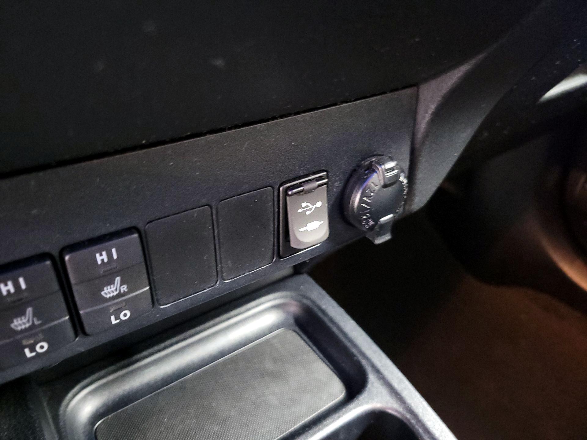 Thumbnail: 2016 Toyota RAV4 - 19