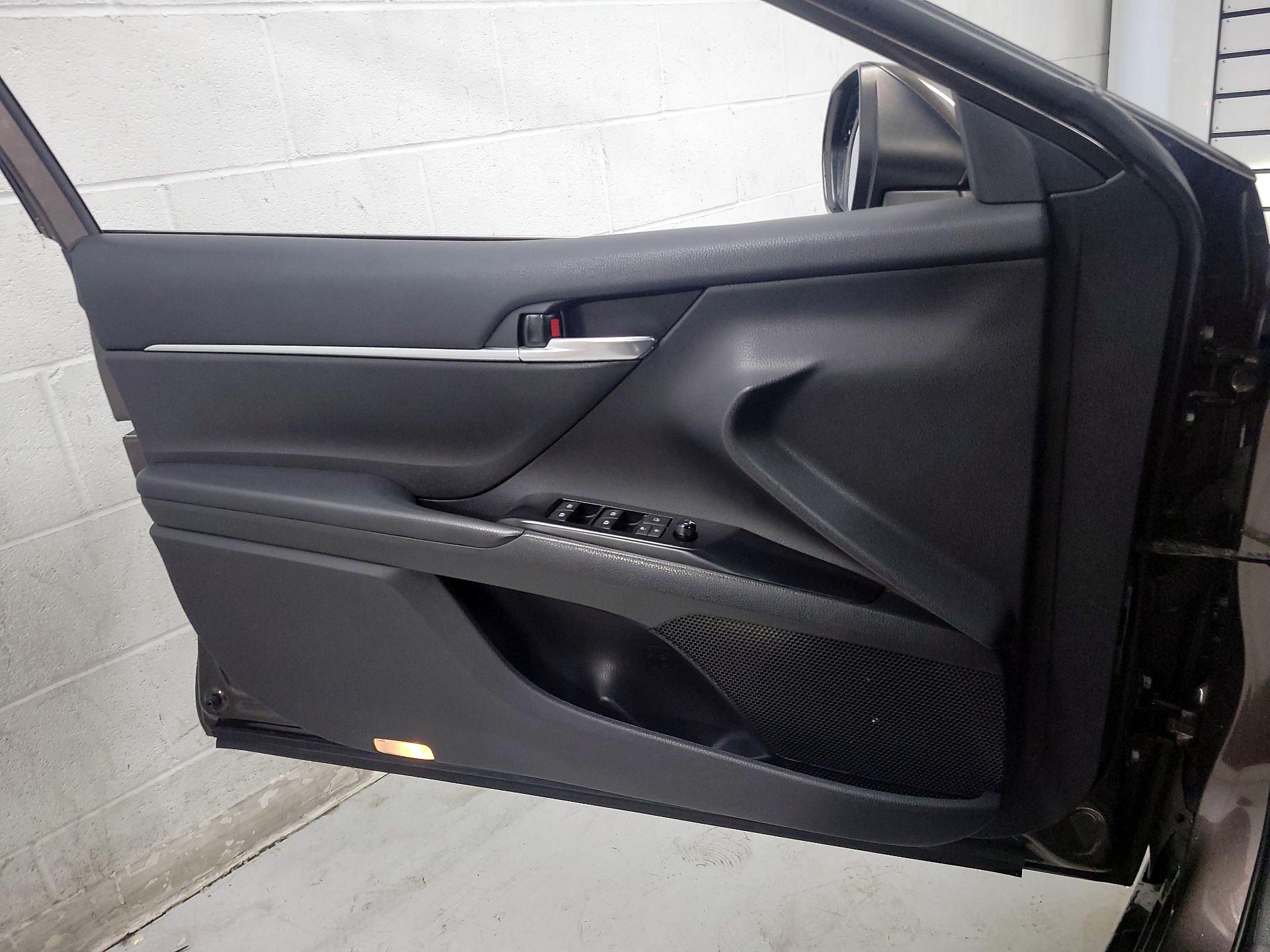 Thumbnail: 2019 Toyota Camry - 12