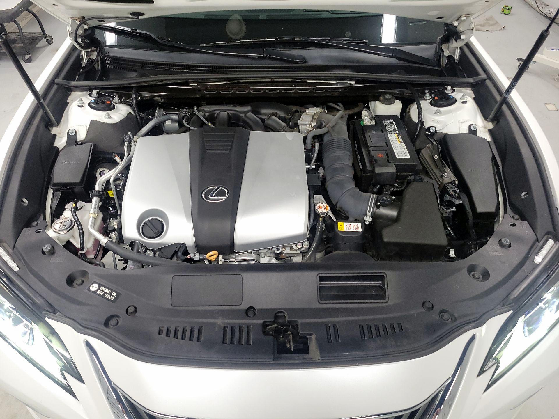 Thumbnail: 2020 Lexus ES - 19