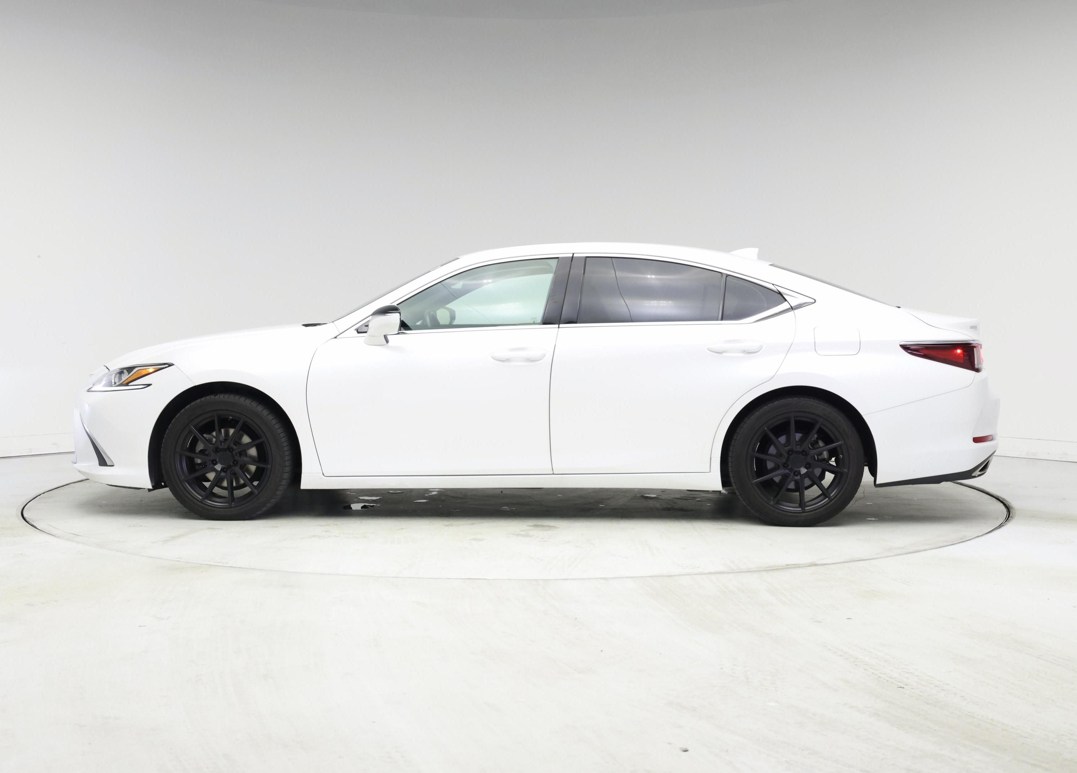 Thumbnail: 2020 Lexus ES - 3