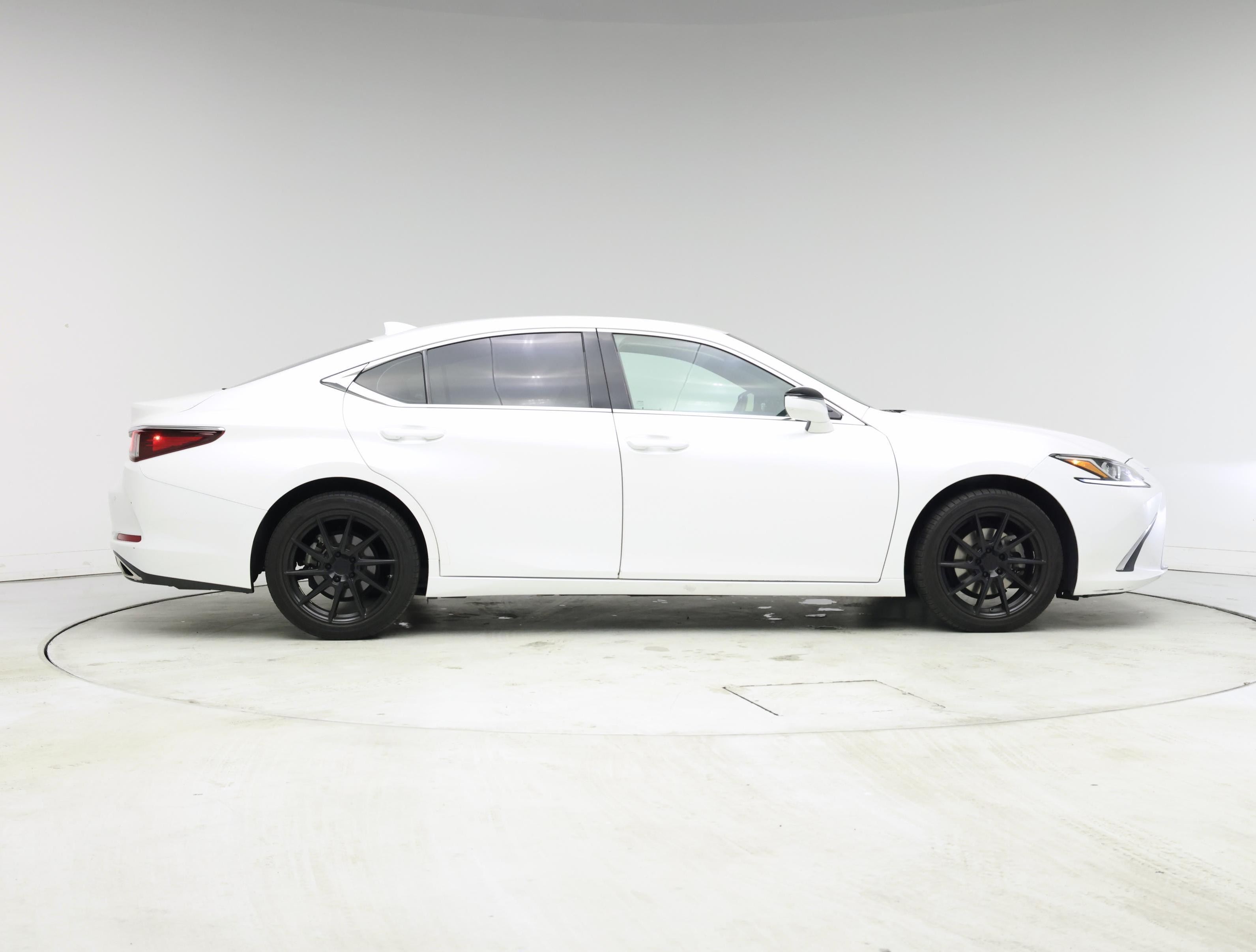 Thumbnail: 2020 Lexus ES - 7