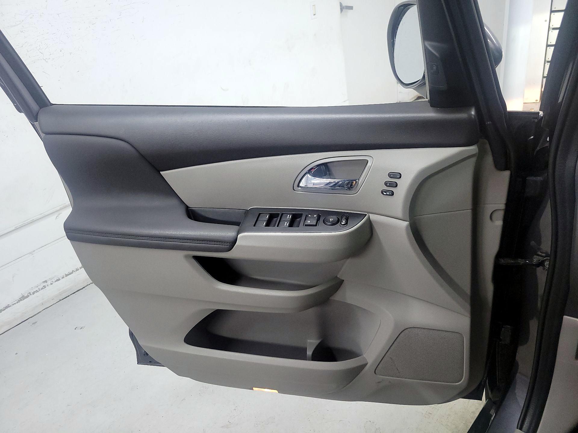 Thumbnail: 2017 Honda Odyssey - 12