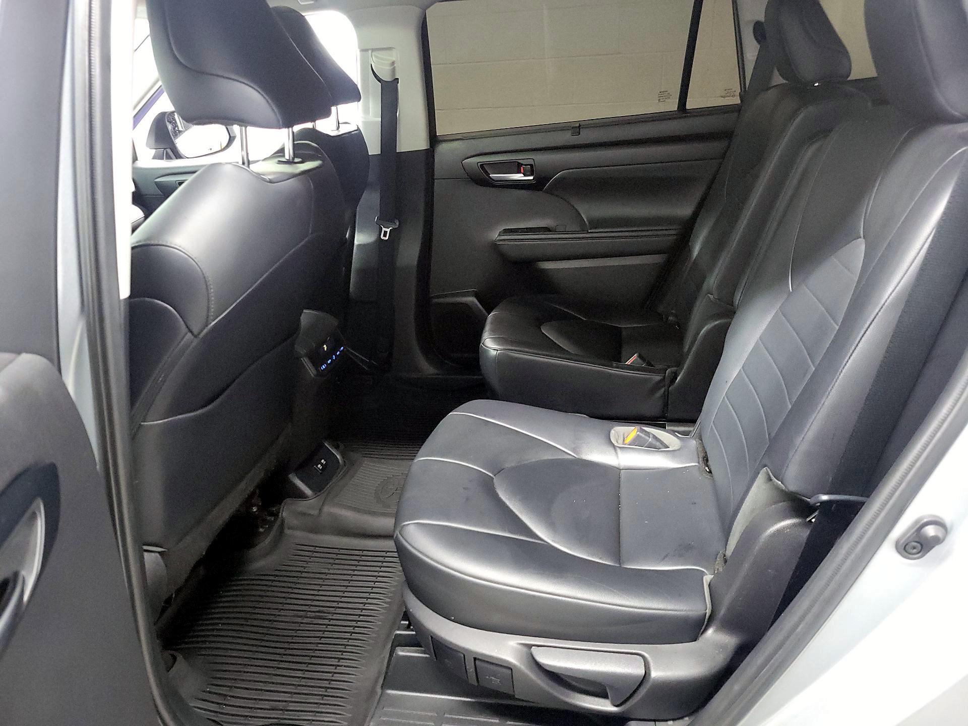 Thumbnail: 2020 Toyota Highlander - 18