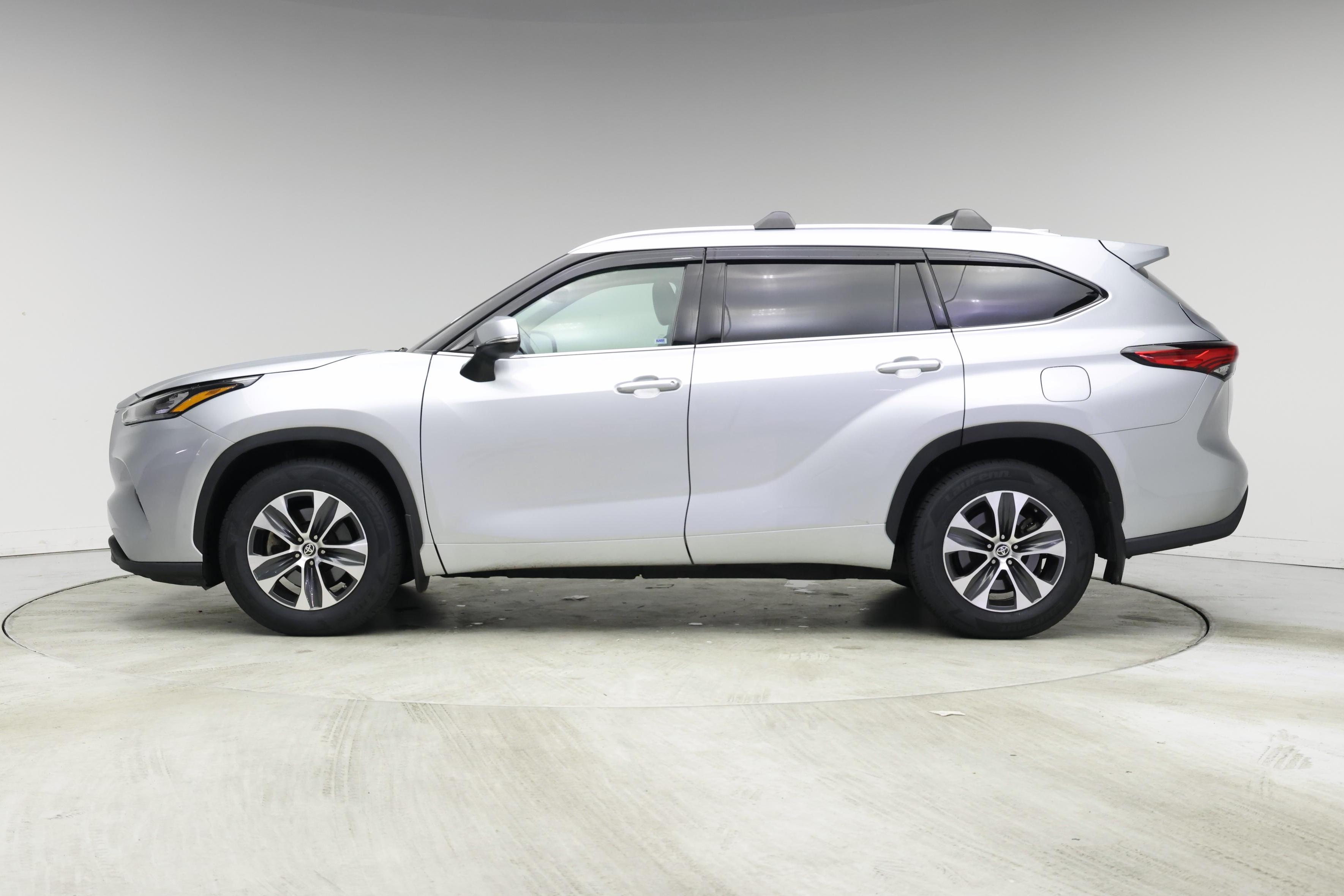 Thumbnail: 2020 Toyota Highlander - 3