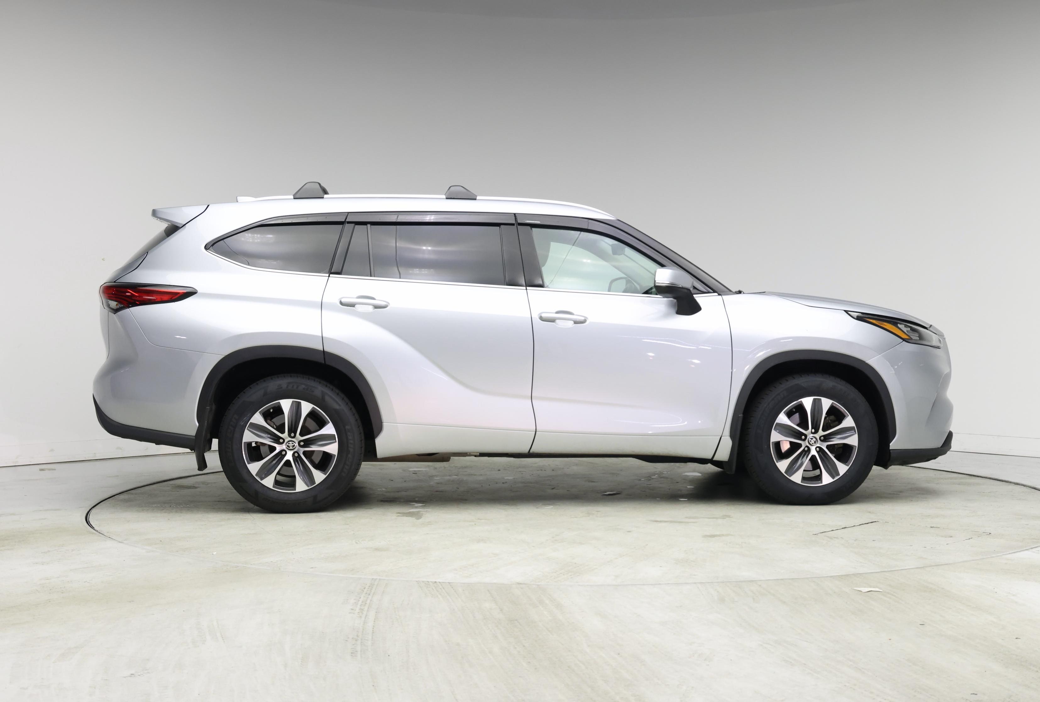 Thumbnail: 2020 Toyota Highlander - 7
