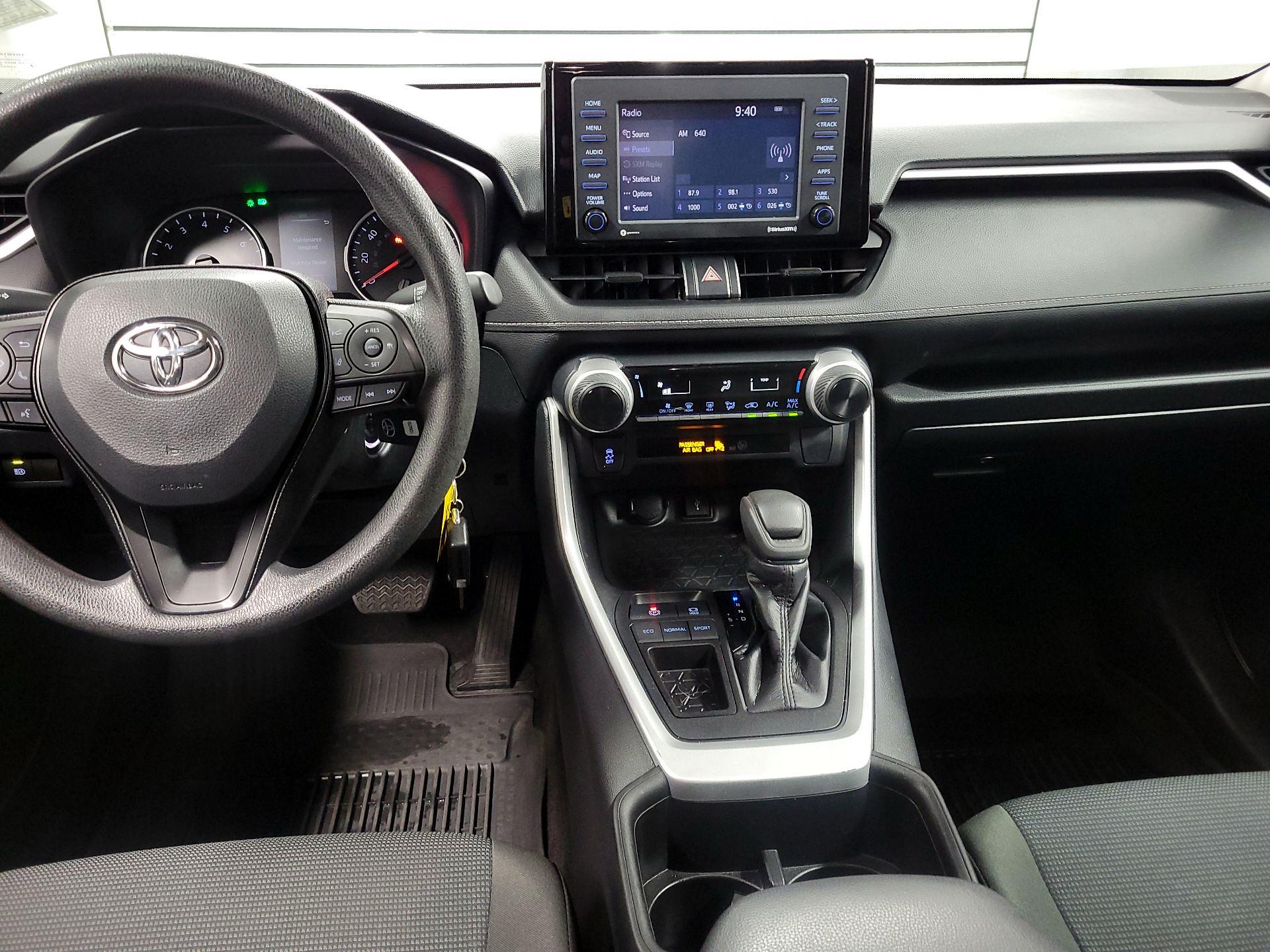 Thumbnail: 2022 Toyota RAV4 - 9