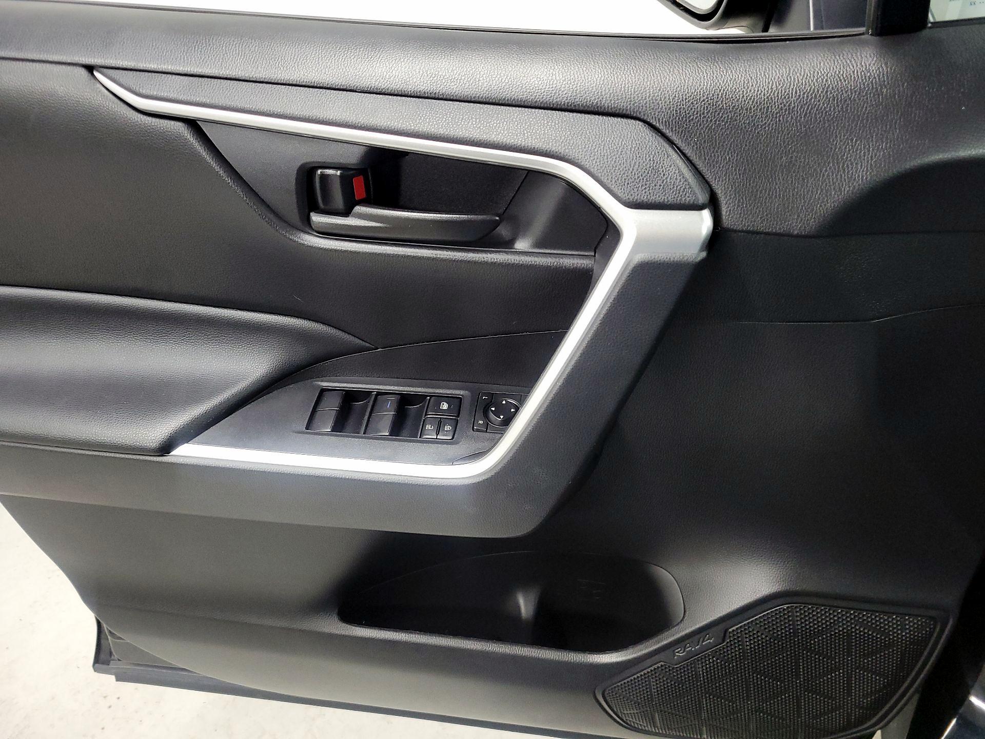 Thumbnail: 2022 Toyota RAV4 - 12