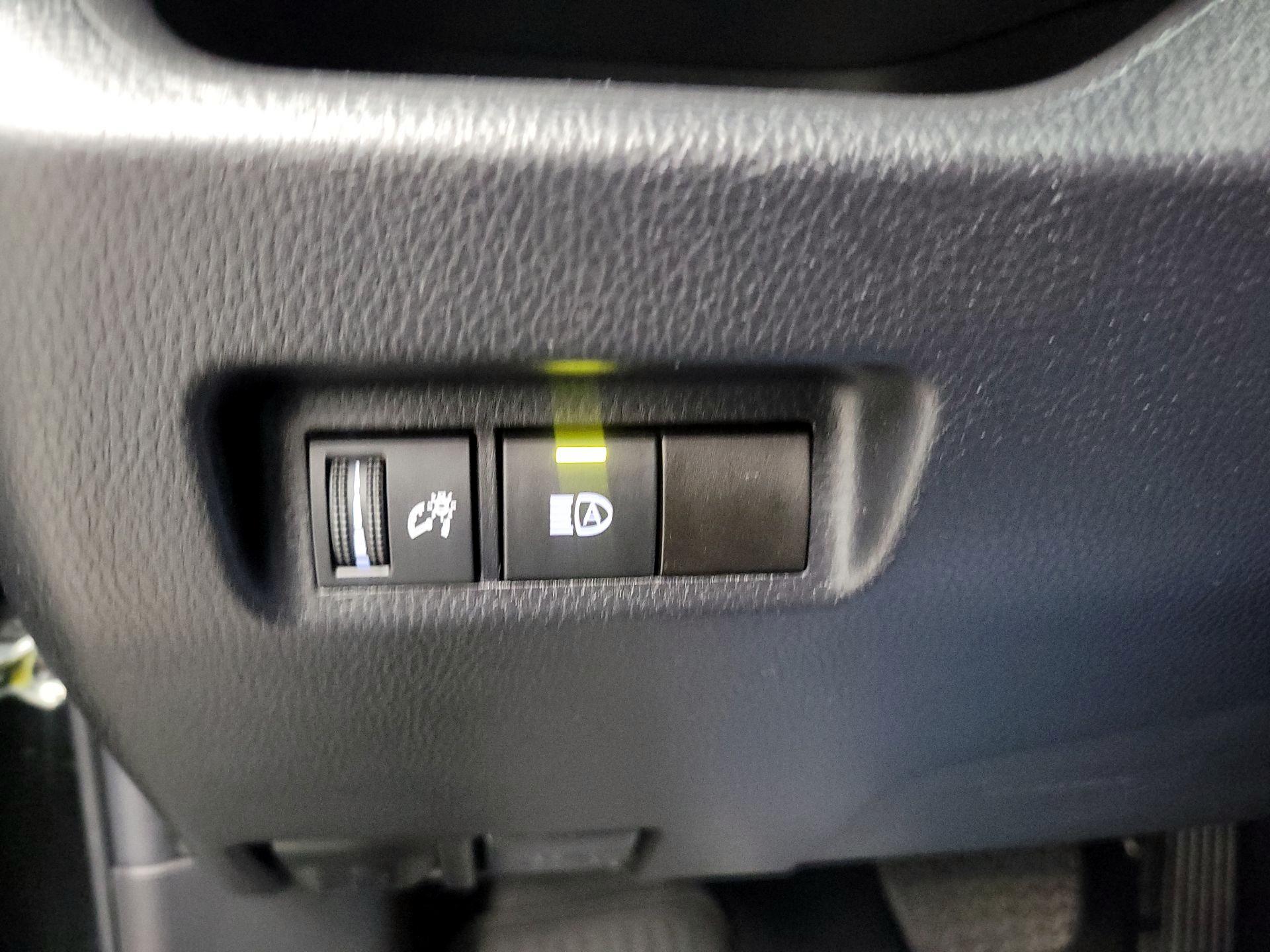 Thumbnail: 2022 Toyota RAV4 - 13