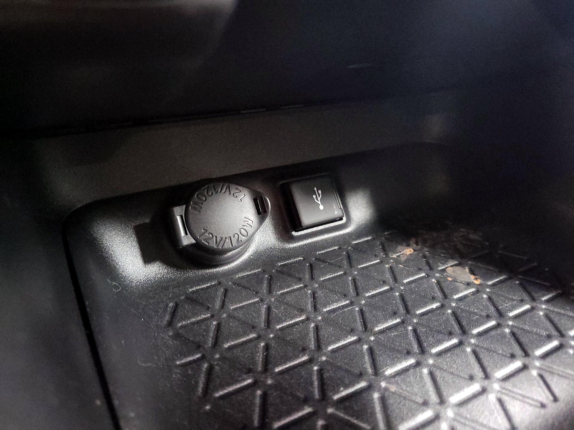 Thumbnail: 2022 Toyota RAV4 - 18