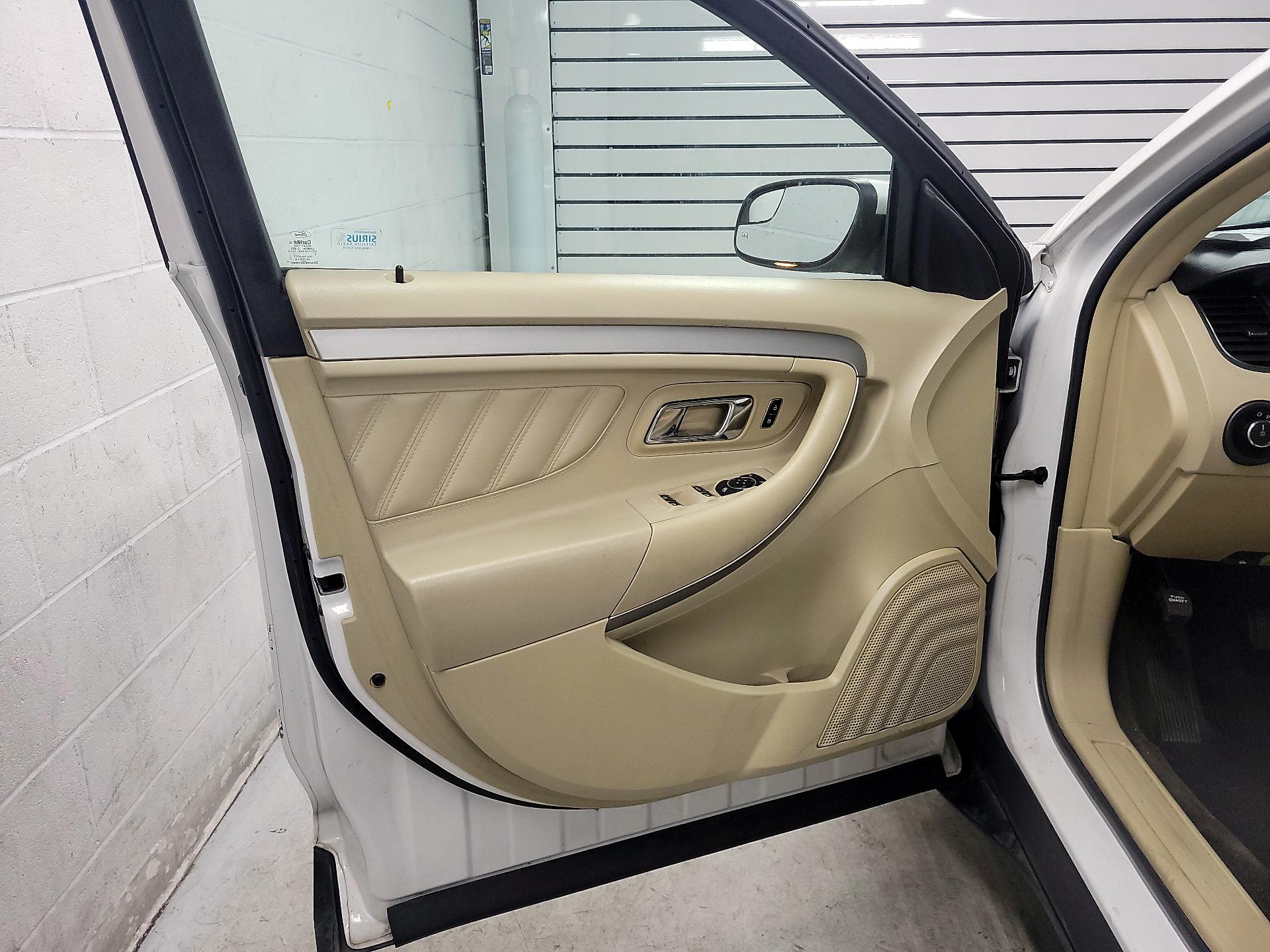 Thumbnail: 2015 Ford Taurus - 12